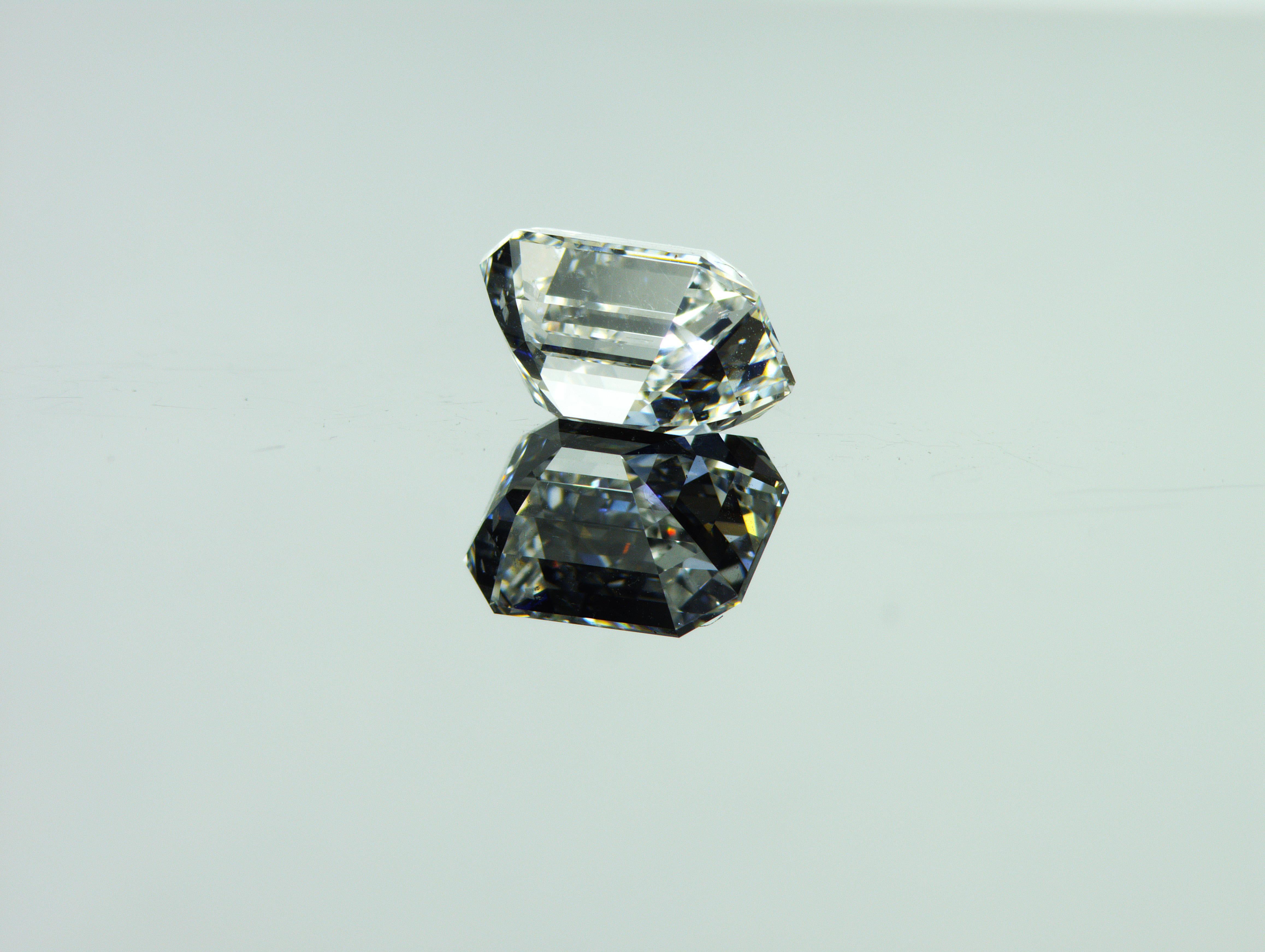 Taille émeraude HRDAntwerp certifié diamant naturel en forme d'émeraude de 2,00 carats F SI1