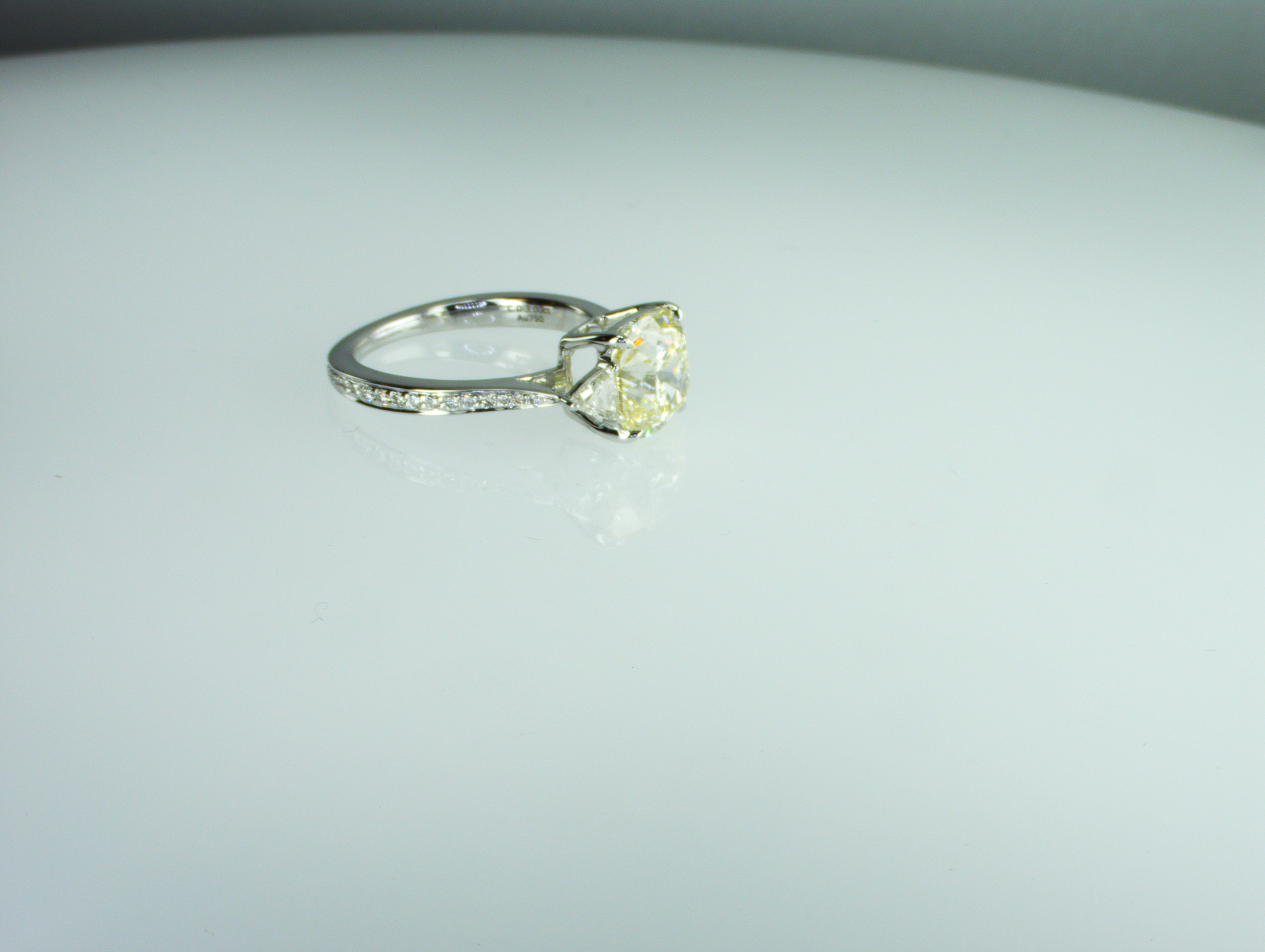 Modern HRDAntwerp certified 3 Carat Diamond Cocktail Ring For Sale