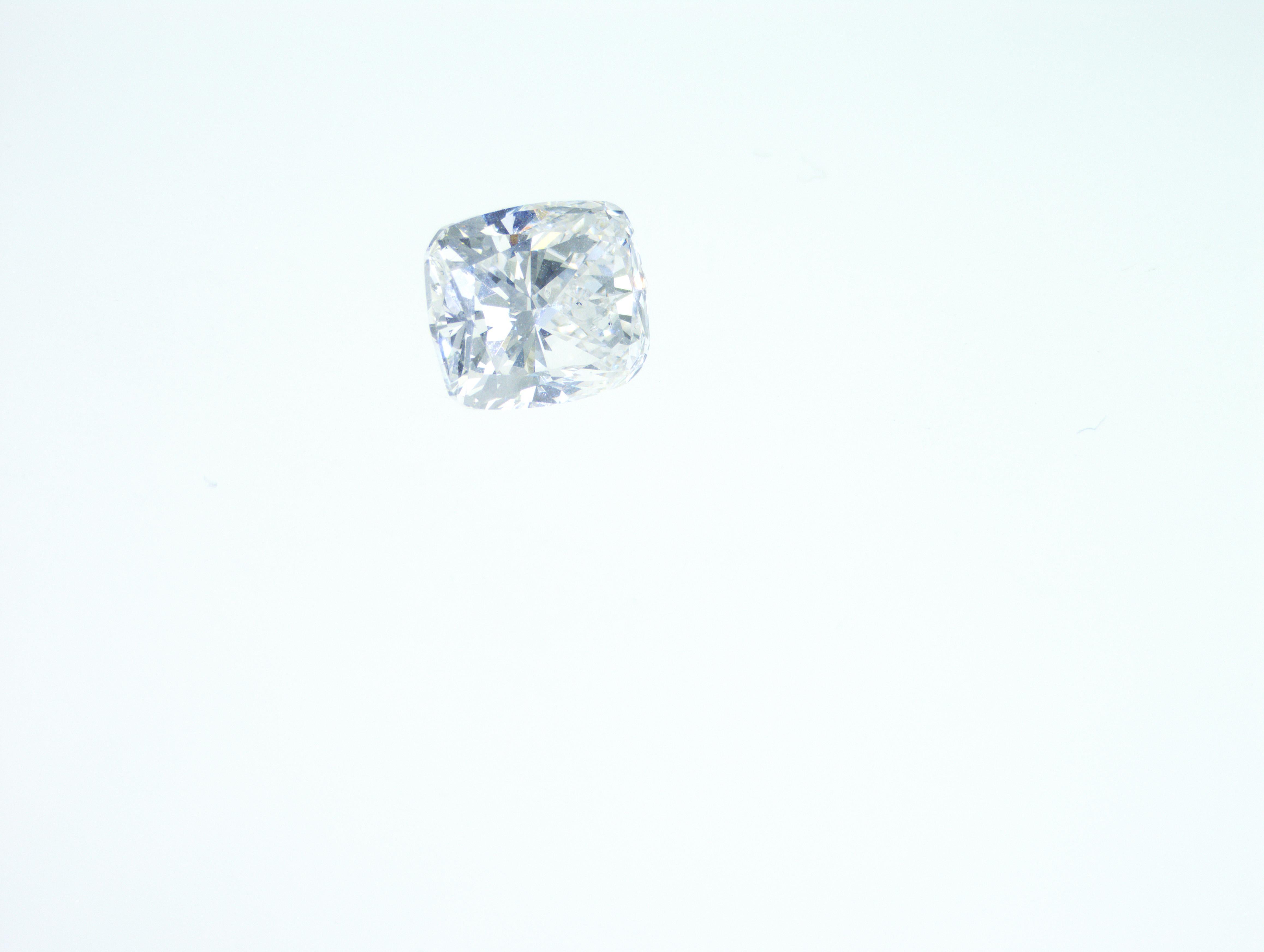 Natural Diamond colour E (exceptional white), clarity SI1, certified by HRDAntwerp, weight 3.00 carat. Dimensions of the diamond is 9.10x7.28x5.44 mm - the dimensions of the diamond is excellent so diamond looks bigger than 3.00 carat.
Natural