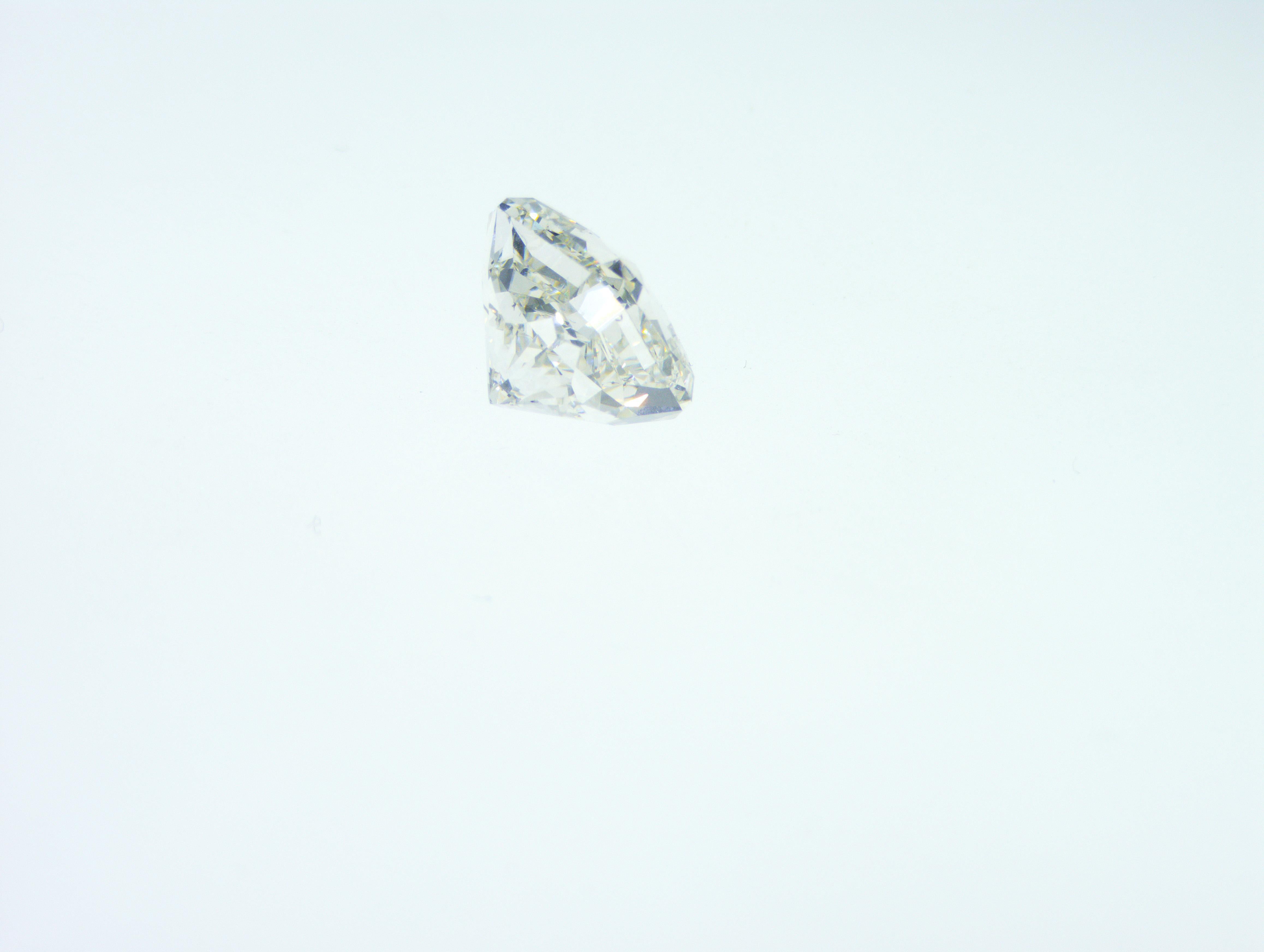 Women's or Men's HRDAntwerp certified 4.05 carat Diamond J colour SI1 