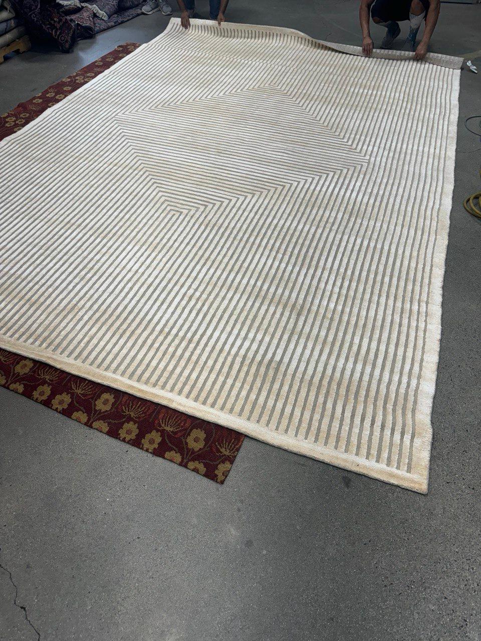 Contemporary HRI Latitude La-3058 Ivory - Grey Area Rug — 10' x 14' For Sale