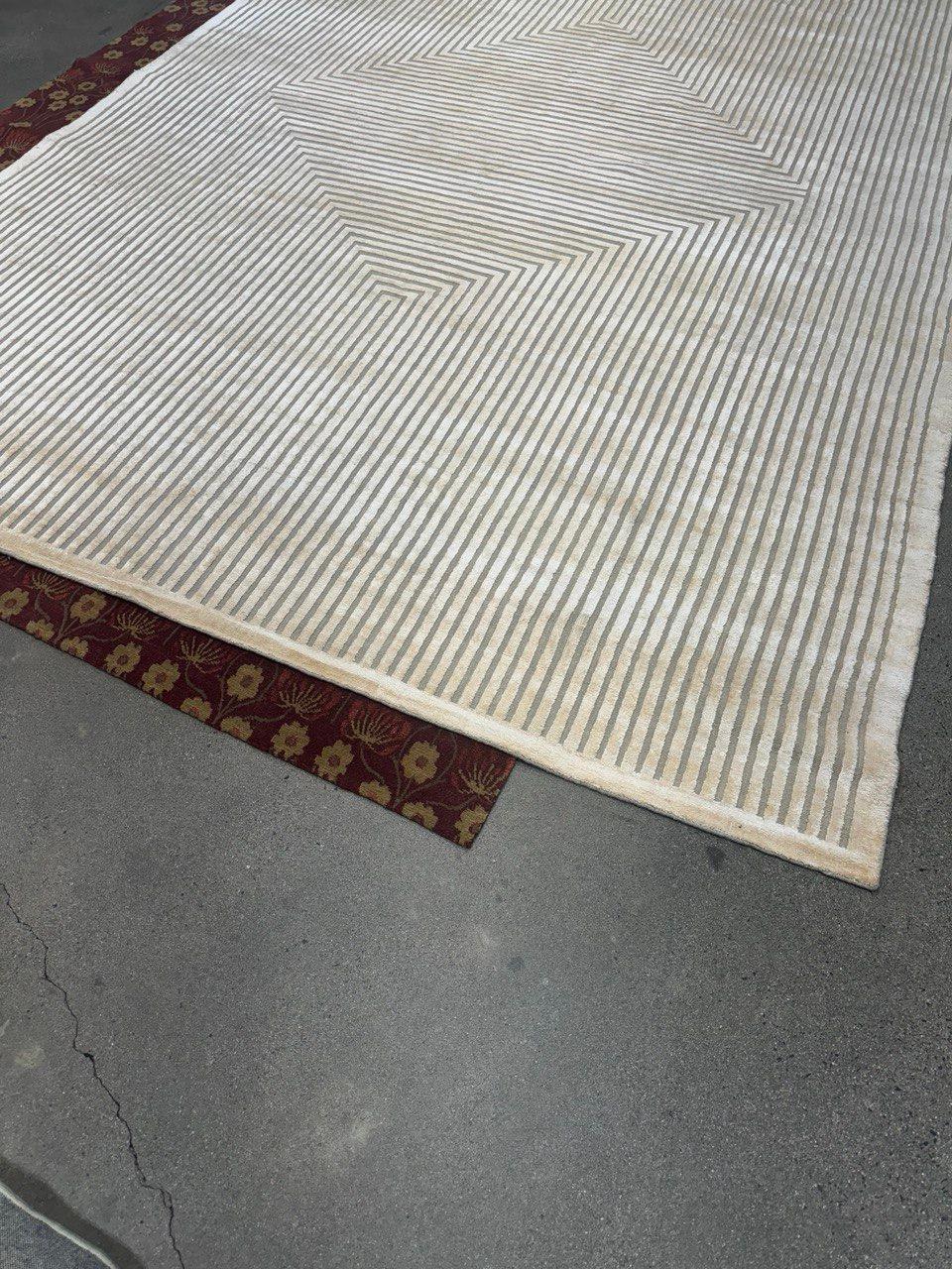 Wool HRI Latitude La-3058 Ivory - Grey Area Rug — 10' x 14' For Sale