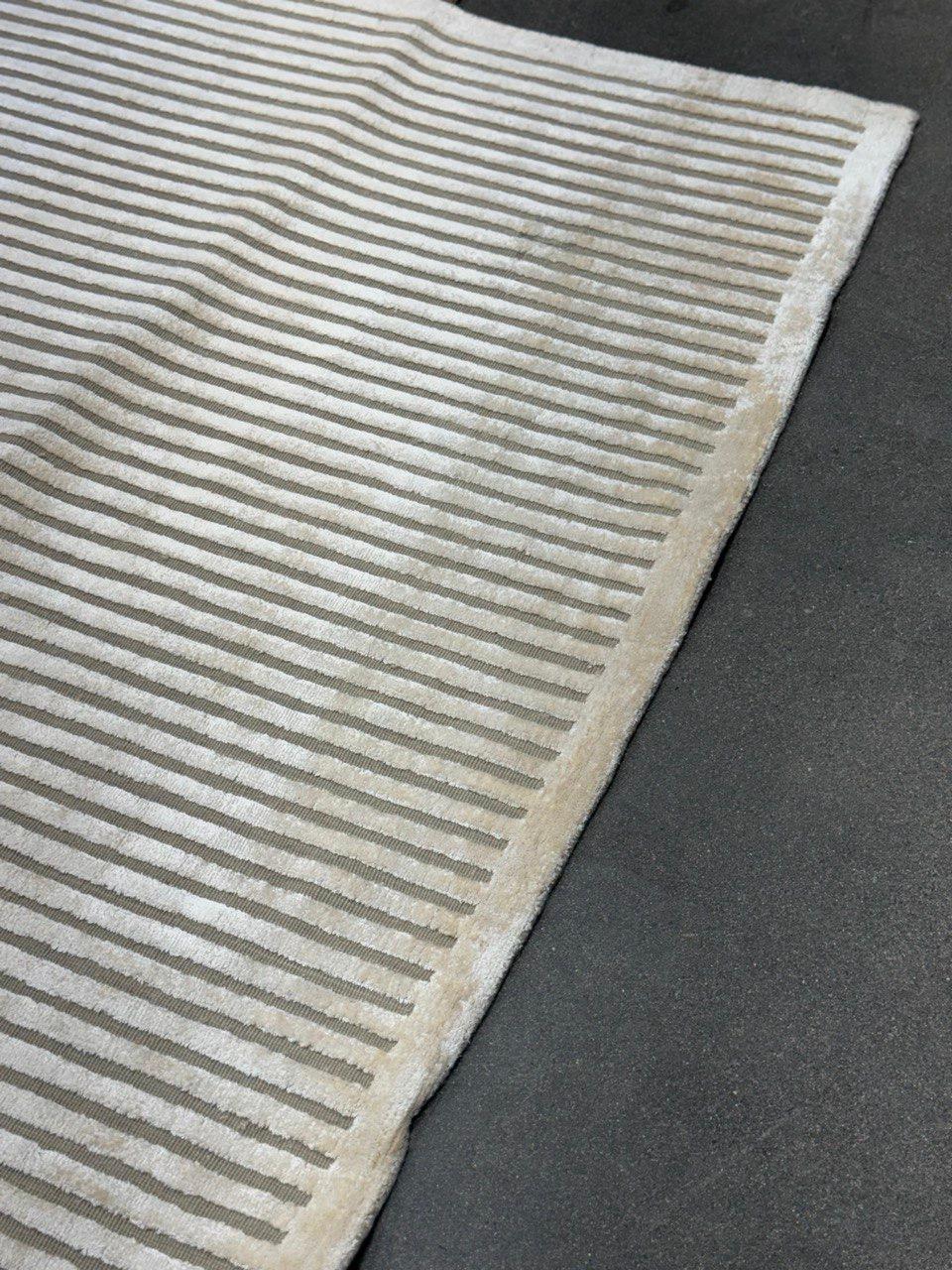 HRI Latitude La-3058 Ivory - Grey Area Rug — 10' x 14' For Sale 2