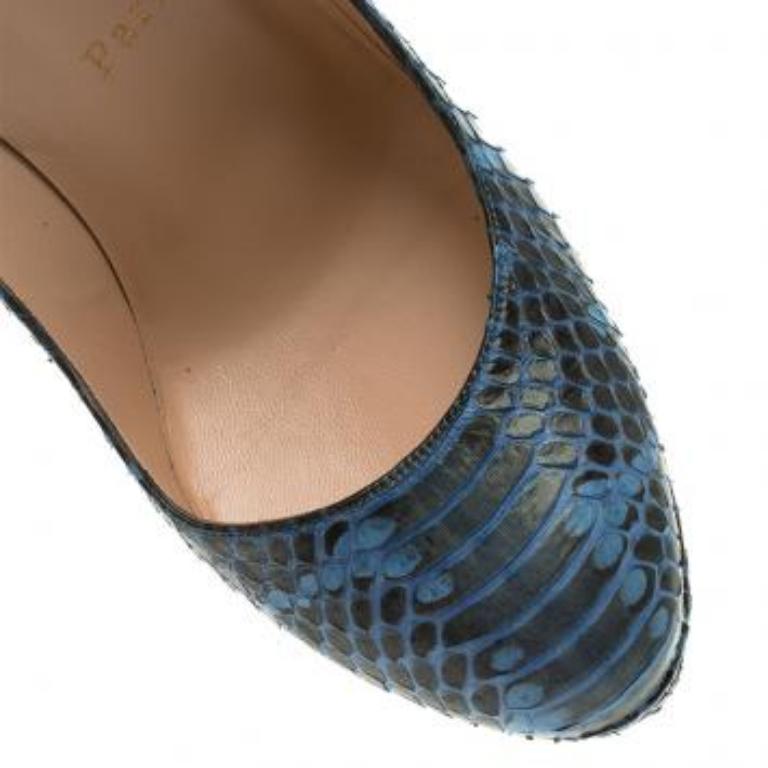 hristian Louboutin Bianca Pumps aus blauer Wasserschlangenhaut Größe 37,5 im Angebot 5