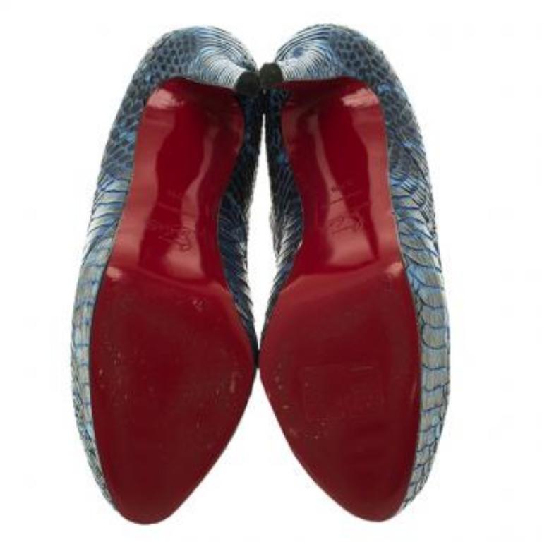 hristian Louboutin Bianca Pumps aus blauer Wasserschlangenhaut Größe 37,5 (Schwarz) im Angebot