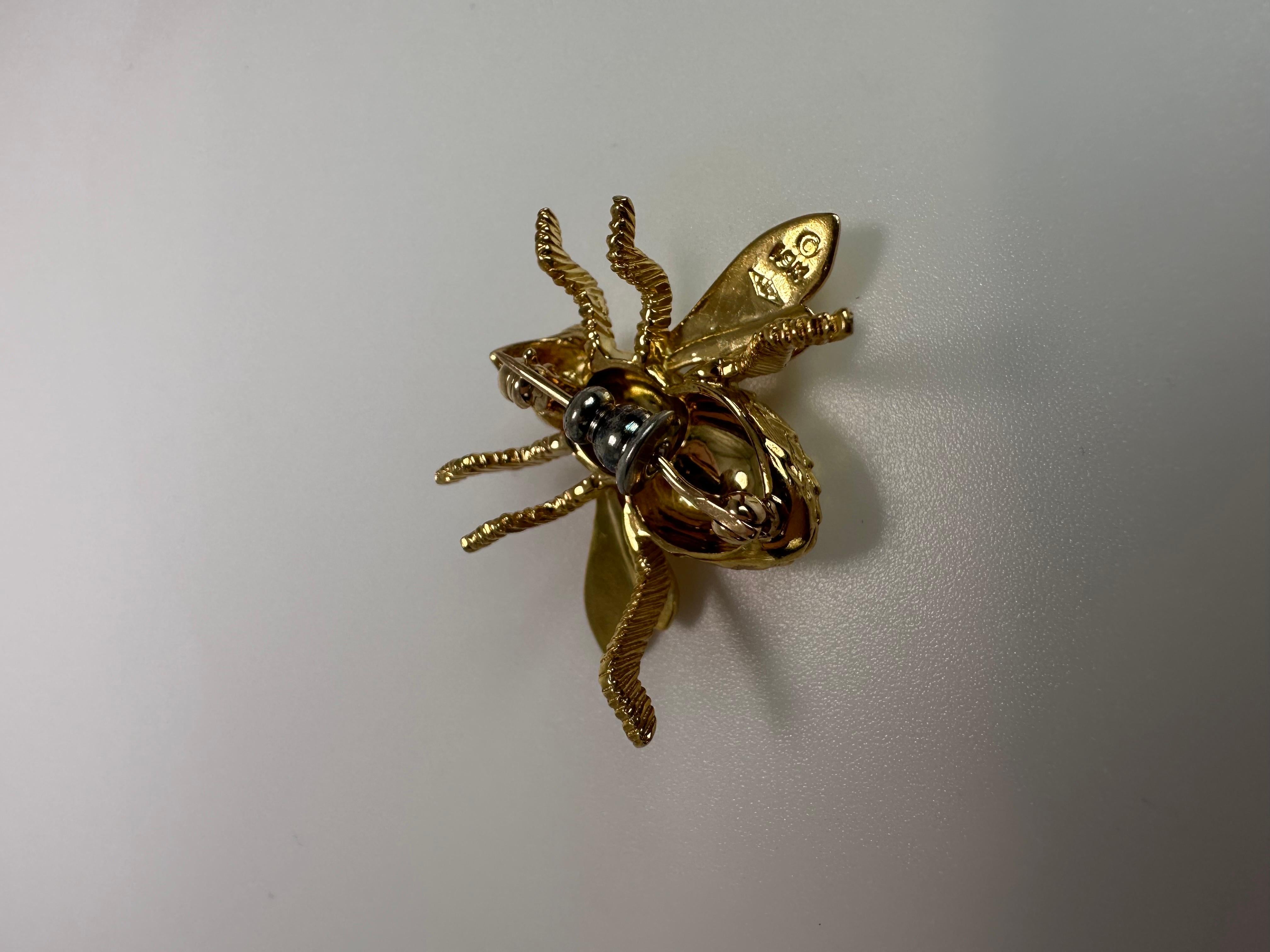 H.Rosenthal Bee Brooch Ruby 18KT yellow gold RARE In Excellent Condition For Sale In Jupiter, FL
