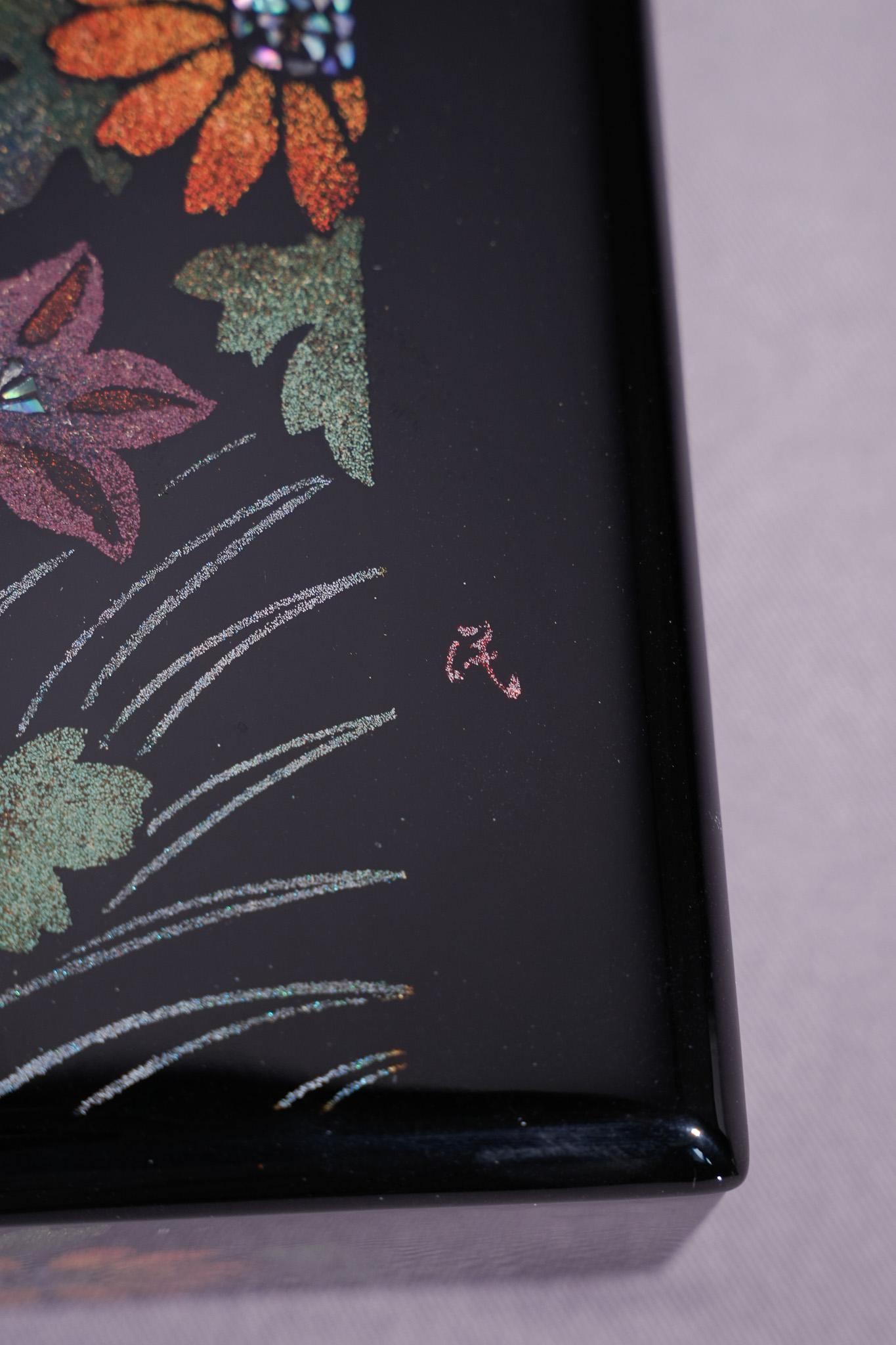 Chrysantheme Polierte Maki-e-Lackdose im Angebot 6