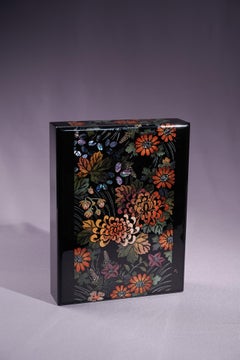 Chrysanthemum Polished Maki-e Lacquer Box