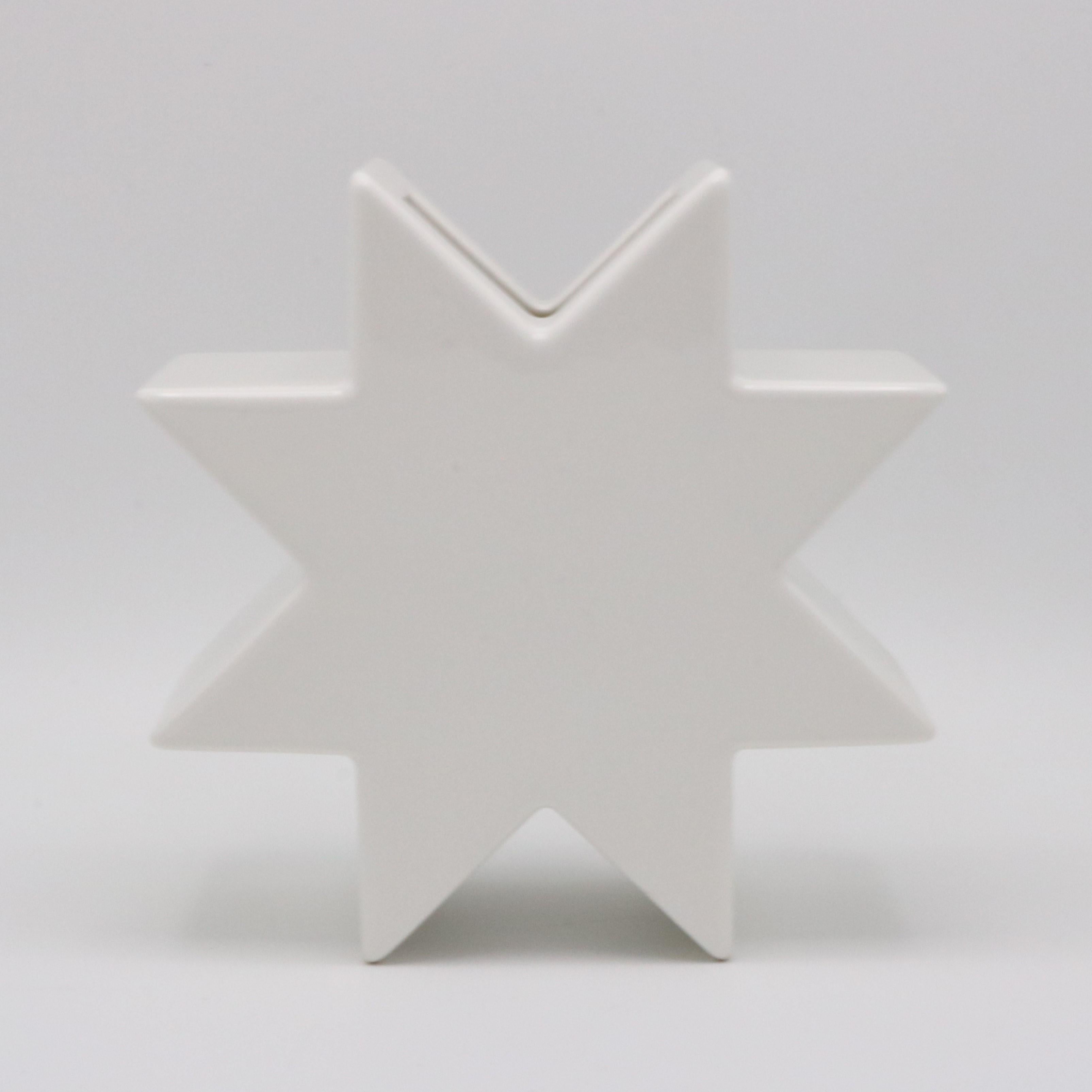 'Hsing' vase designed by Ettore Sottsass for Alessio Sarri , Sesto Fiorentino. White glazed ceramic. Marked: E. Sottsass, A. SARRI.