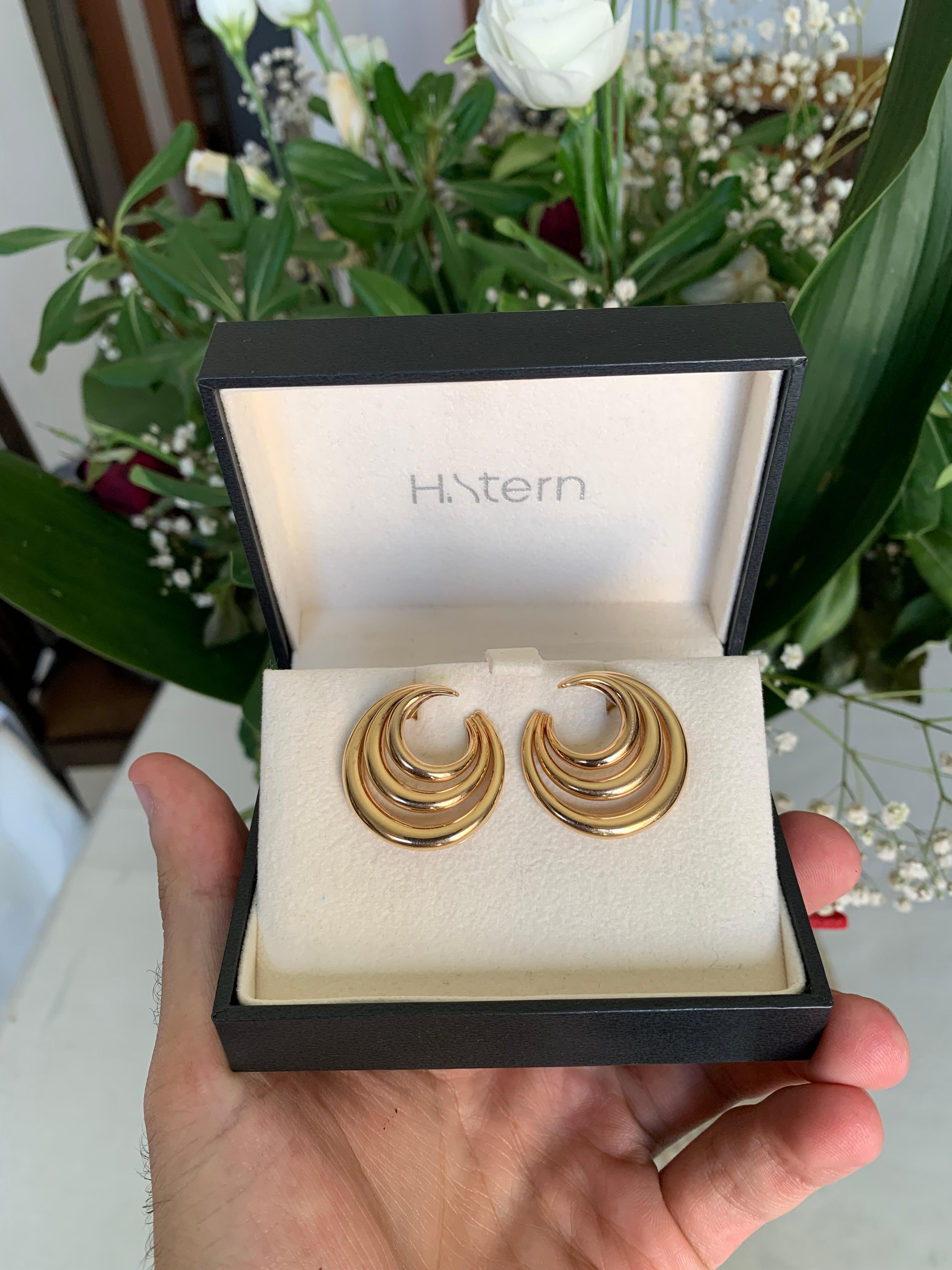 In Like New Condition.
Beautifully Hand Crafted 18k Rose Gold Earrings Made & Signed By “H.Stern”.
IRIS Collection.
Very Popular Model. 
Client Paid Almost $5,000 for them.
This is a Bargain.
They Have A Nice Weight To Them.
Very Well Made.
Comes
