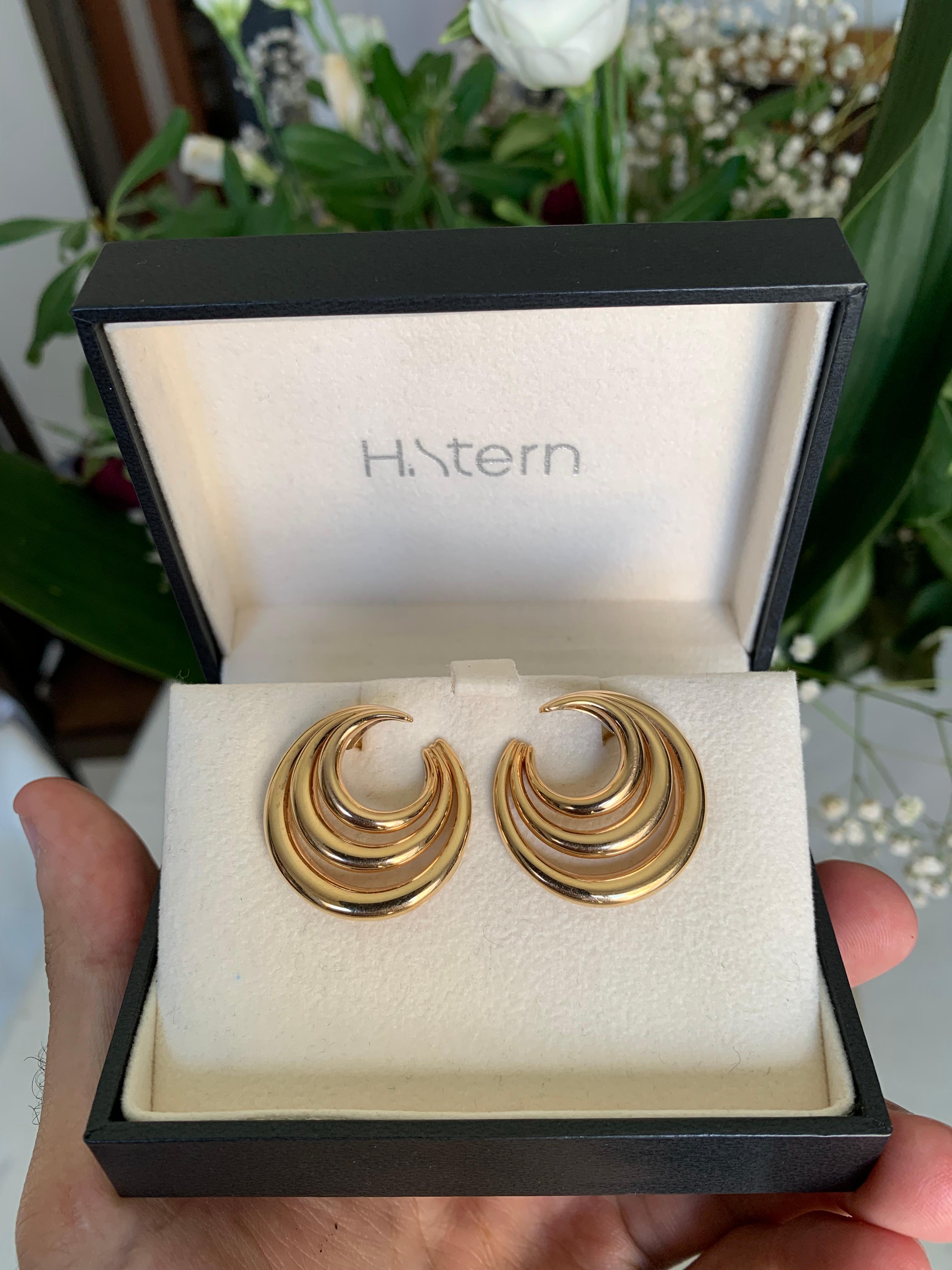 sterns 9ct gold earrings