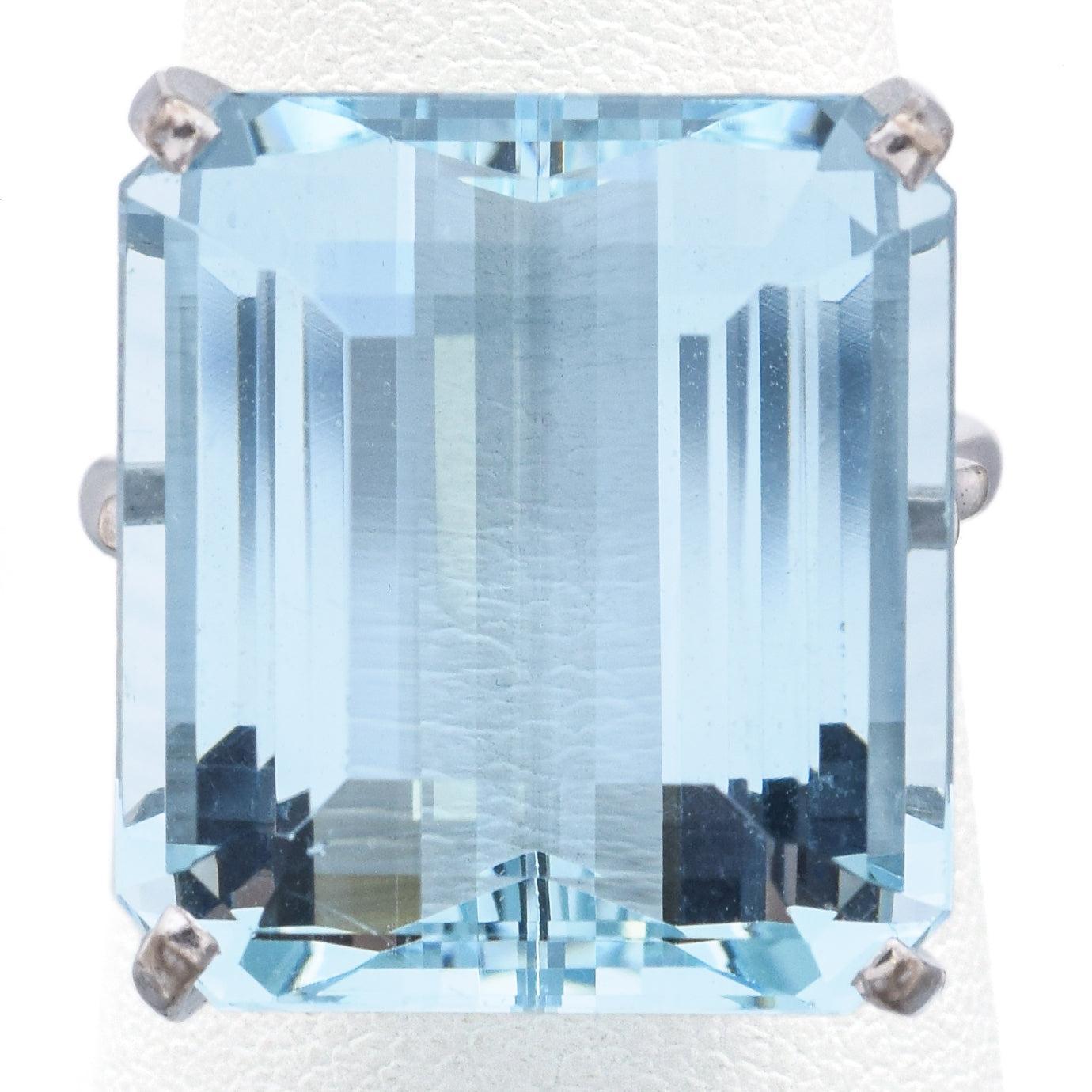 Weight: 11.2 Grams
Stone: Approx 24.91 Ct (19.0x17.4x11 mm) Aquamarine
Face of Ring: 19.7 x 17.5 x 11.5 mm
Ring Size: 7
Hallmark: 750, S

Item #: BR-1108-112923-05
