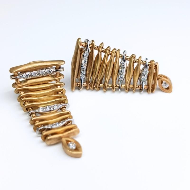 Brilliant Cut H.Stern Noble Gold earrings with Diamonds For Sale