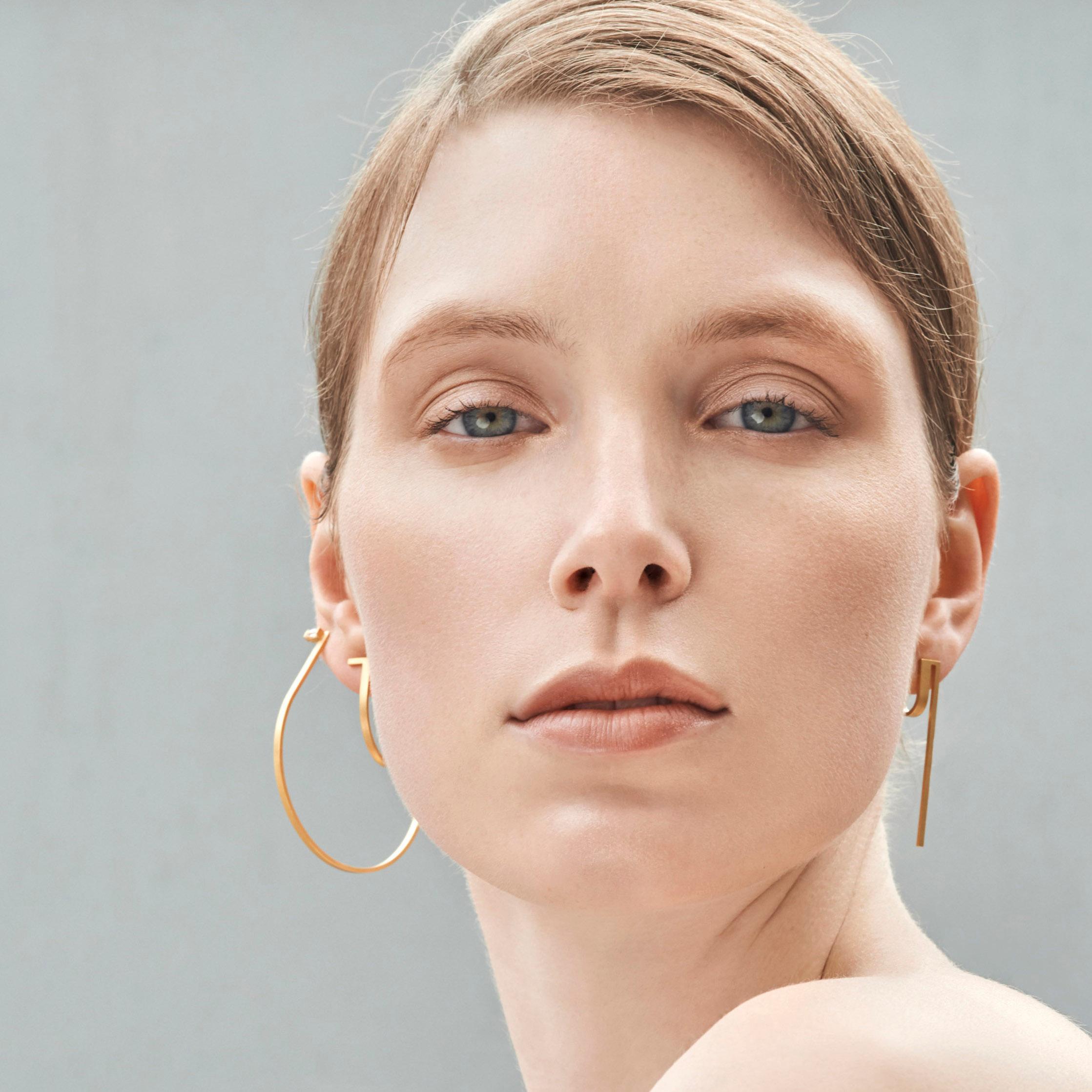 Unfinishing Line collection exudes minimalism and precision with its smooth lines and angles. 
Detailed with a curved structure and matt brushed finish. 
Big Hoop Earrings is stylish to be paired with any outfit. 

Each piece is individually hand