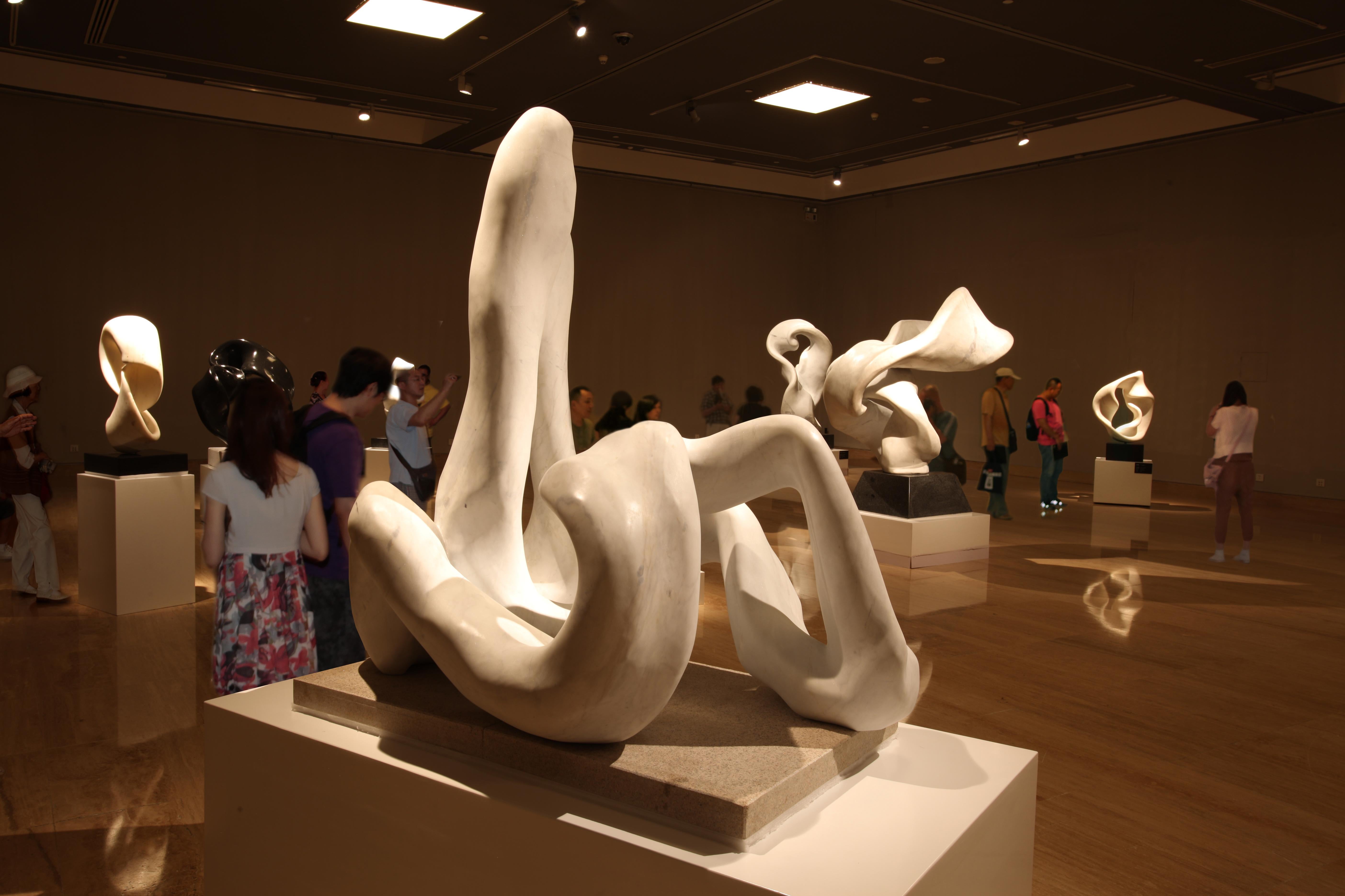CLOUD Abstrakte Skulptur aus weißem Marmor, 2013 im Angebot 3