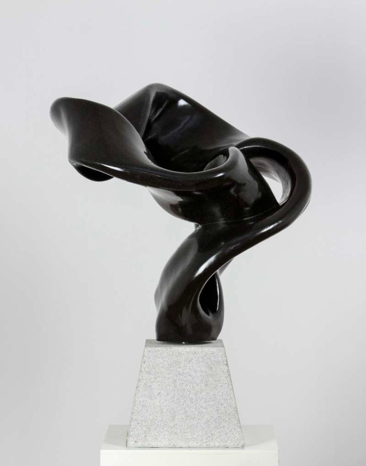 CLOUD Abstrakte Skulptur aus weißem Marmor, 2013 – Sculpture von Hsu Tung Lung
