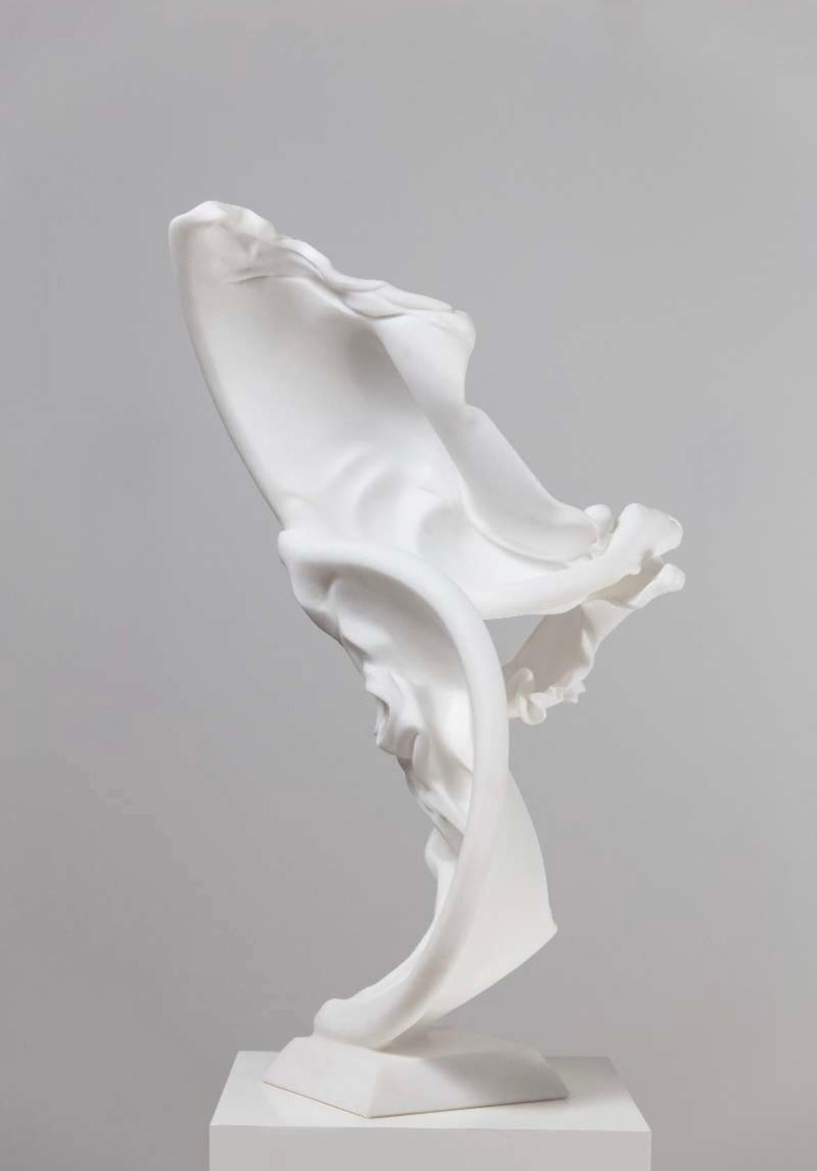Sculpture abstraite en marbre blanc SOARING LEAP, 2016