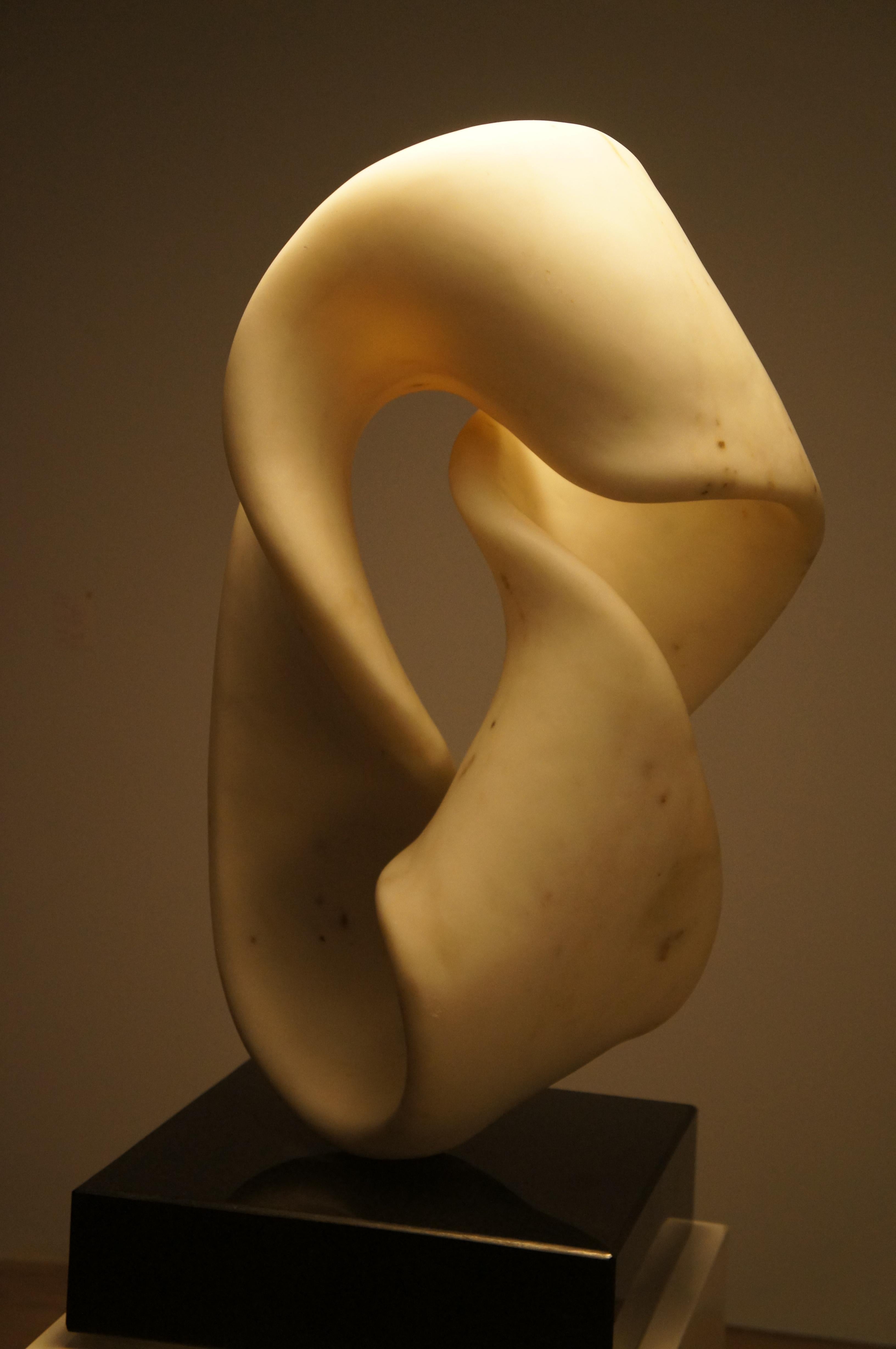 TURNING Escultura abstracta de mármol blanco , 2013 - Sculpture de Hsu Tung Lung