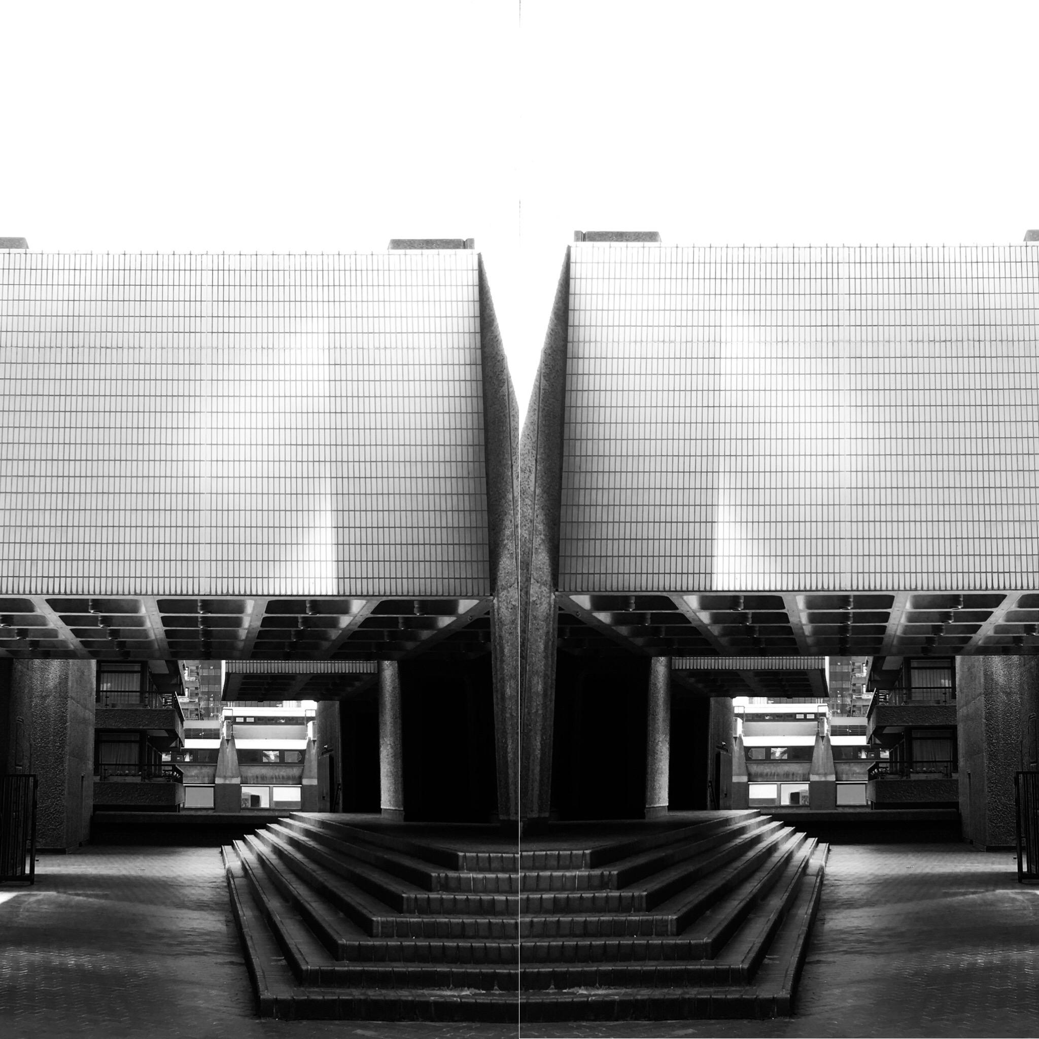 Schwarz-Weiß-Fotografie „Brutalism -Barbican Centre, London No15“, 2020