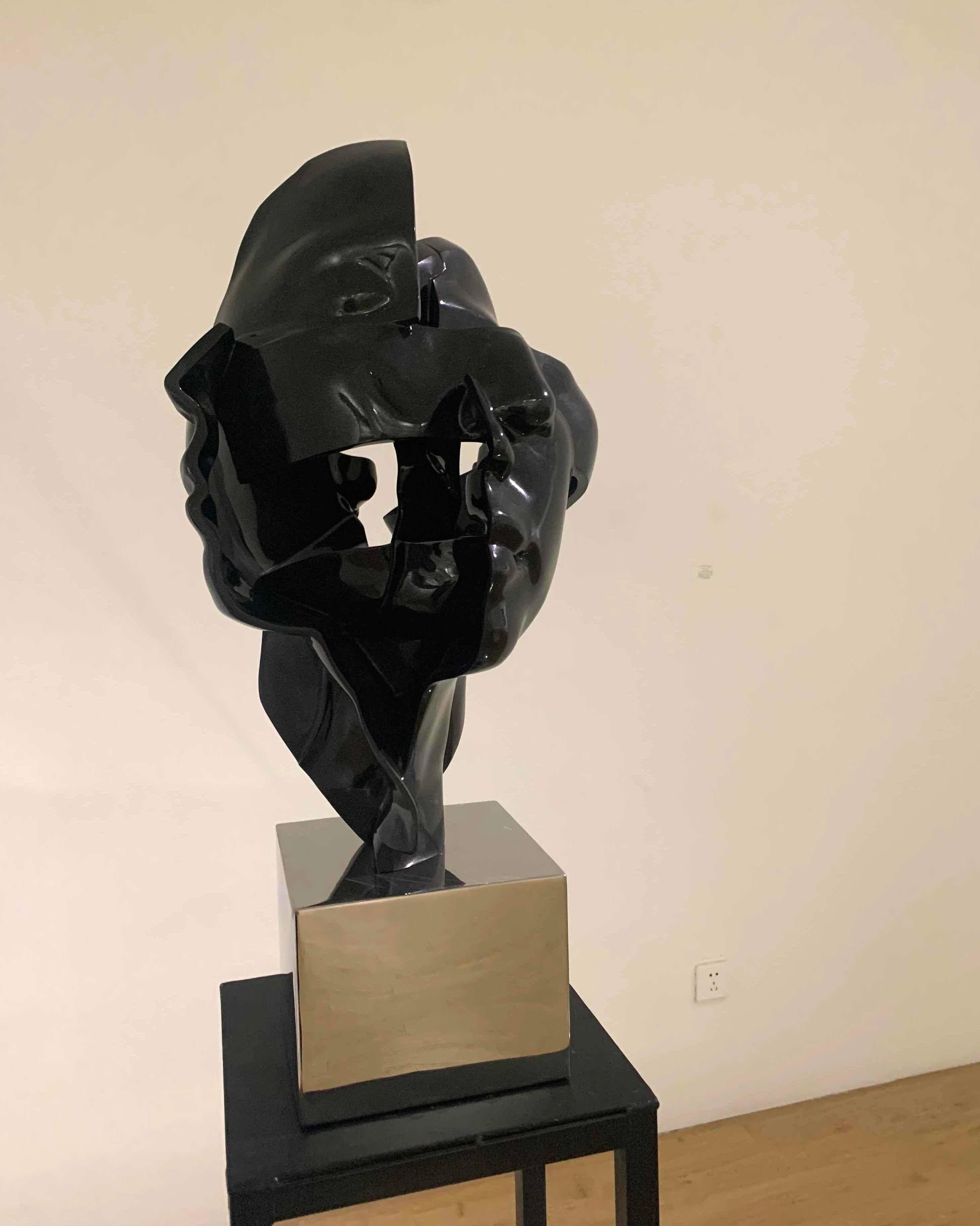 Faces No3 – Abstrakte Skulptur aus schwarzem Granit und Eisen, 2020 im Angebot 1