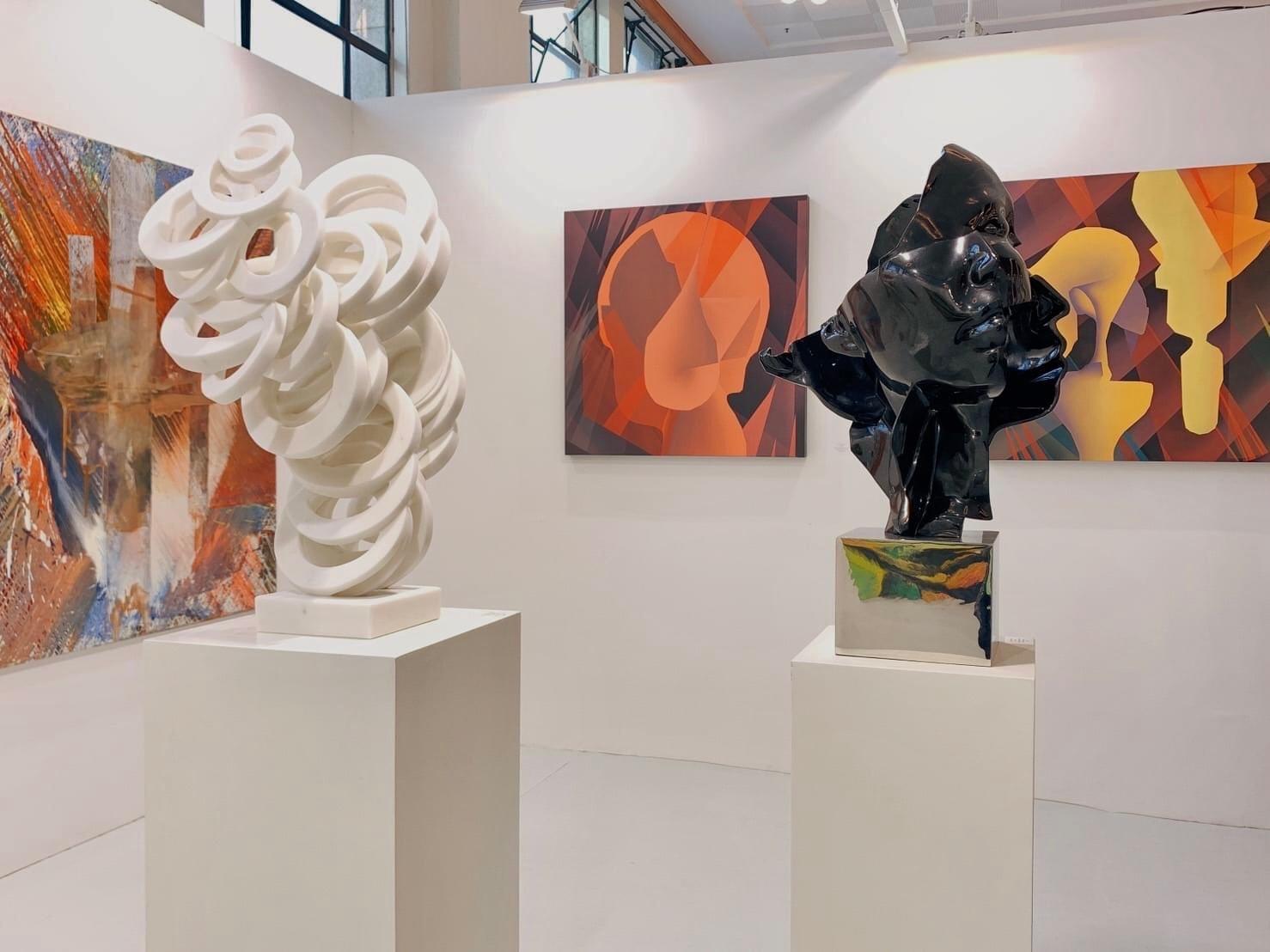 Faces No3 – Abstrakte Skulptur aus schwarzem Granit und Eisen, 2020 – Sculpture von Hsu Yun Chin