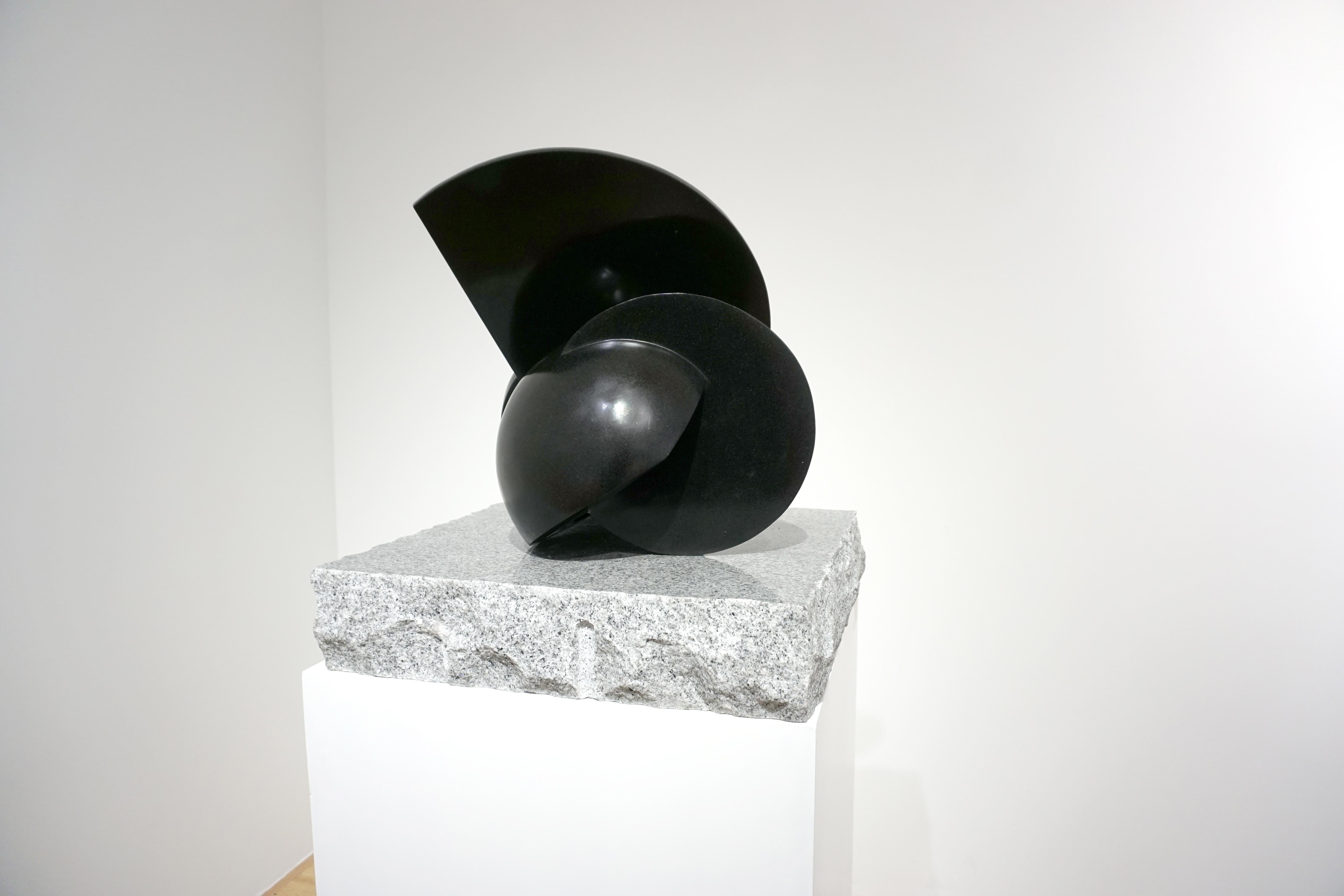 Granit- und Sandstein-Skulptur „Konversation“ 2019  – Sculpture von Hsu Yun Chin