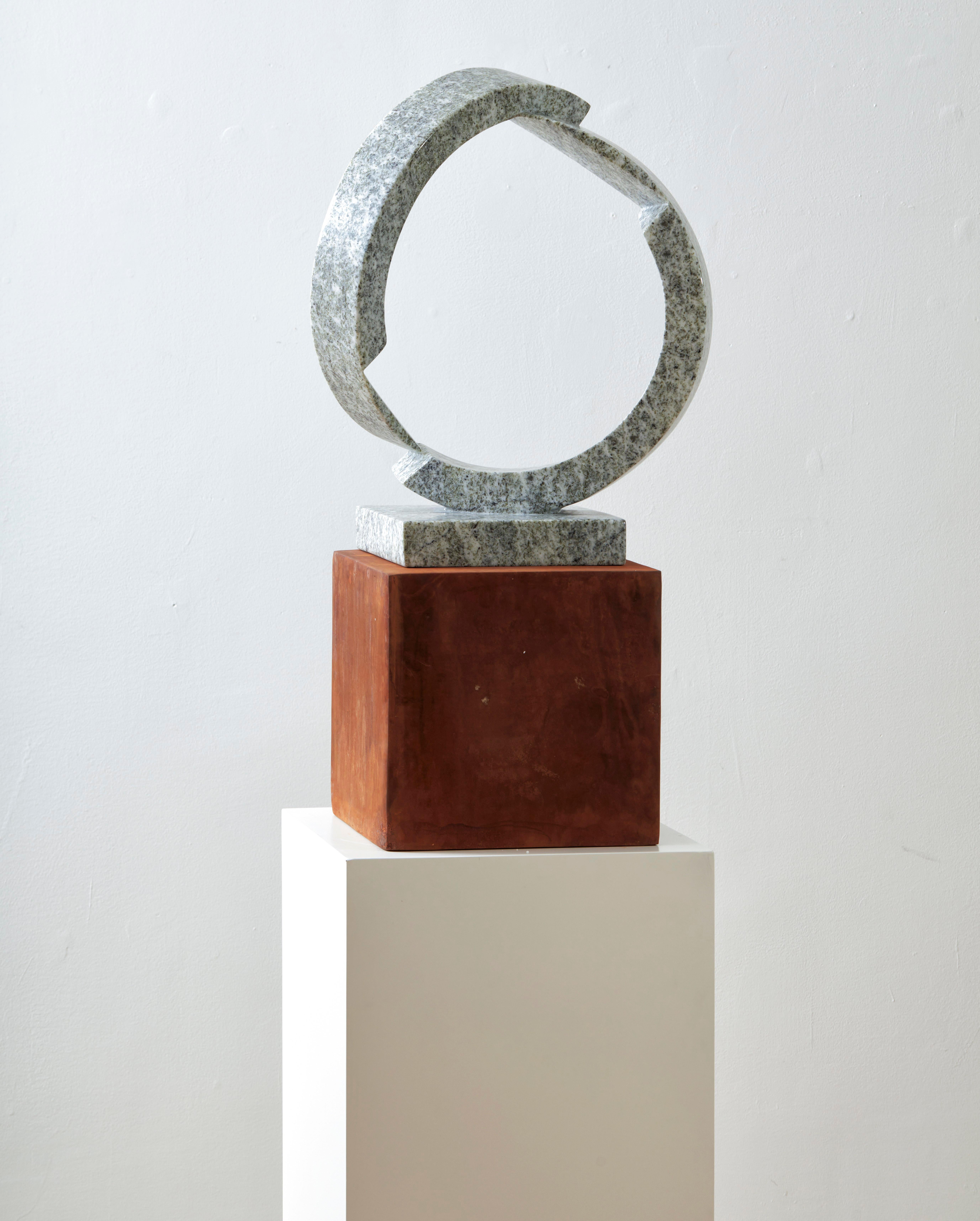 Serpentine ＆Iron Sculpture Solitude, 2020  - Marron Abstract Sculpture par Hsu Yun Chin