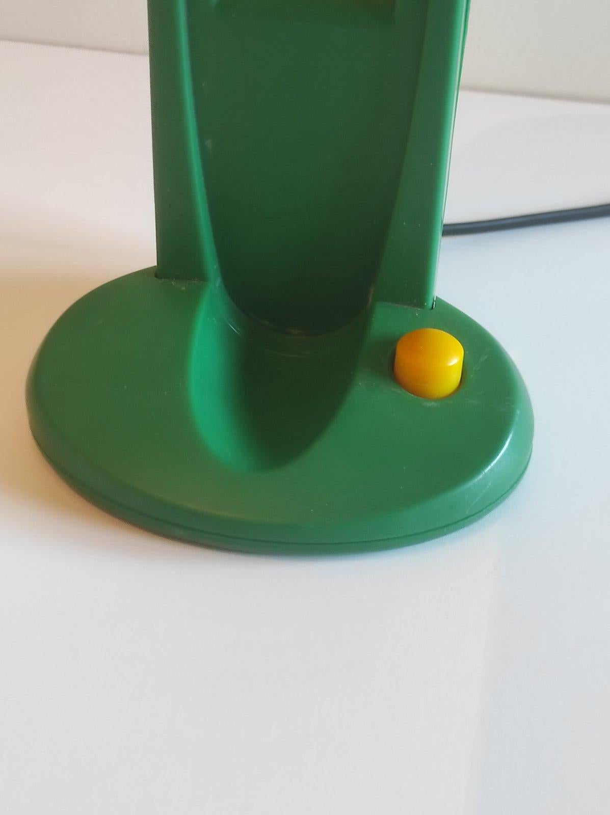 H.T.Huang Toucan Table Lamp 1980s 3