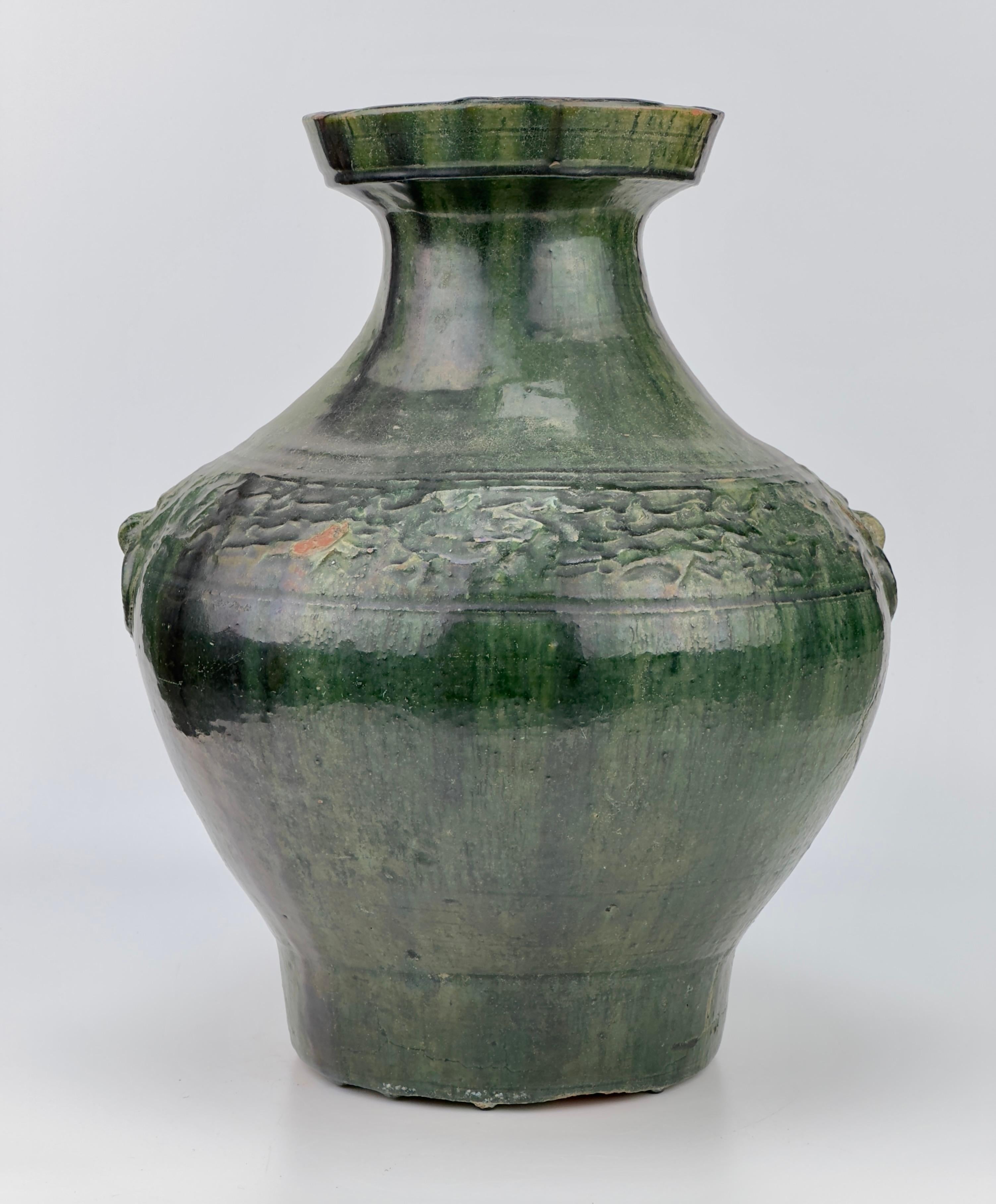 Hong Kong Hu vase with green glaze, Han Dynasty For Sale