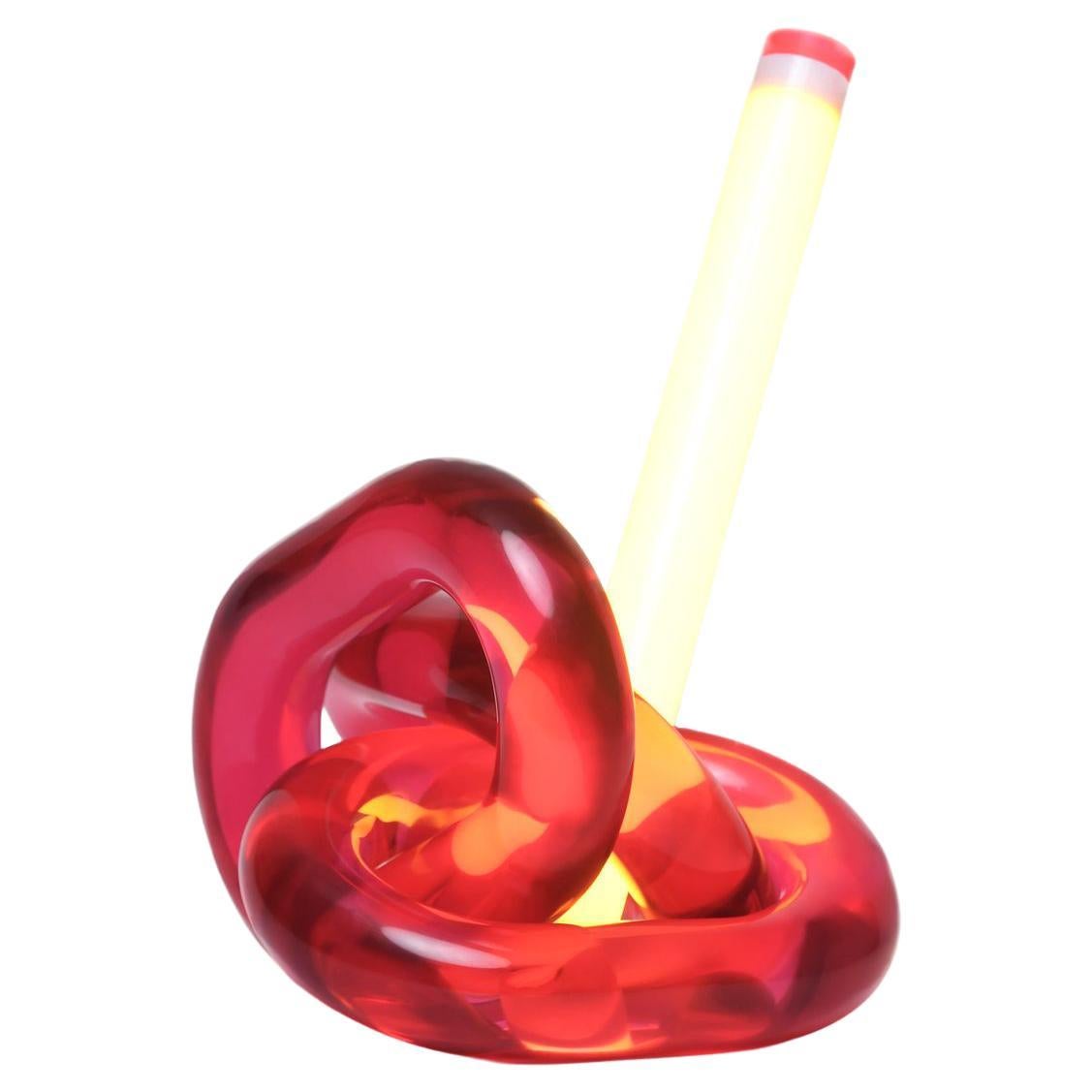 Hua Wang, lampe de bureau Tangled Love en résine époxy rubis, édition limitée en vente