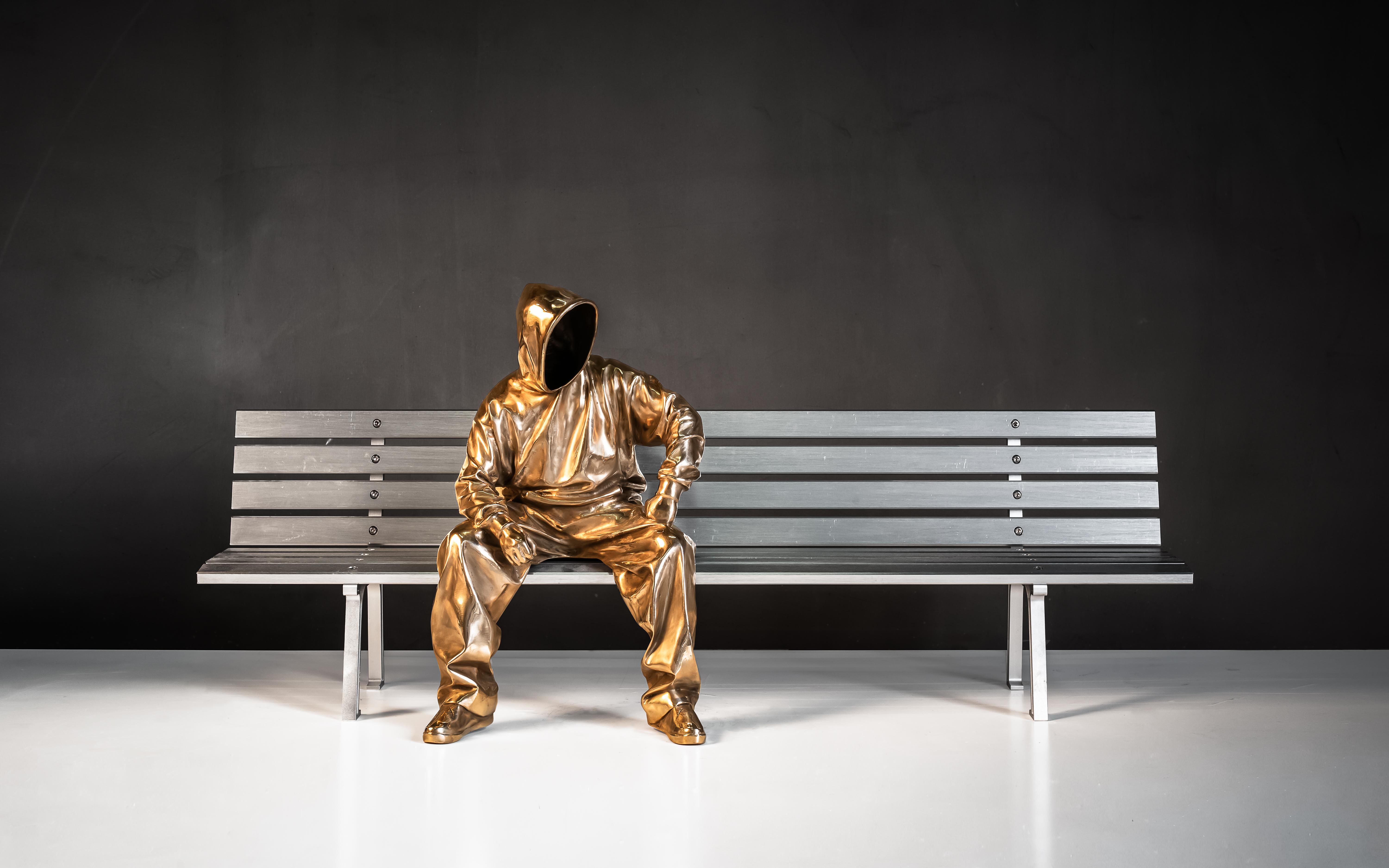 Scultura in bronzo "Be My Size (L)" 18" x 39" x13" in edizione 5/8 di Huang Yulong