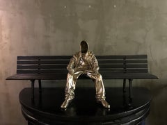 "Be My Size (M)" Scultura in bronzo di 16" x 39" x 12" in edizione 4/8 di Huang Yulong