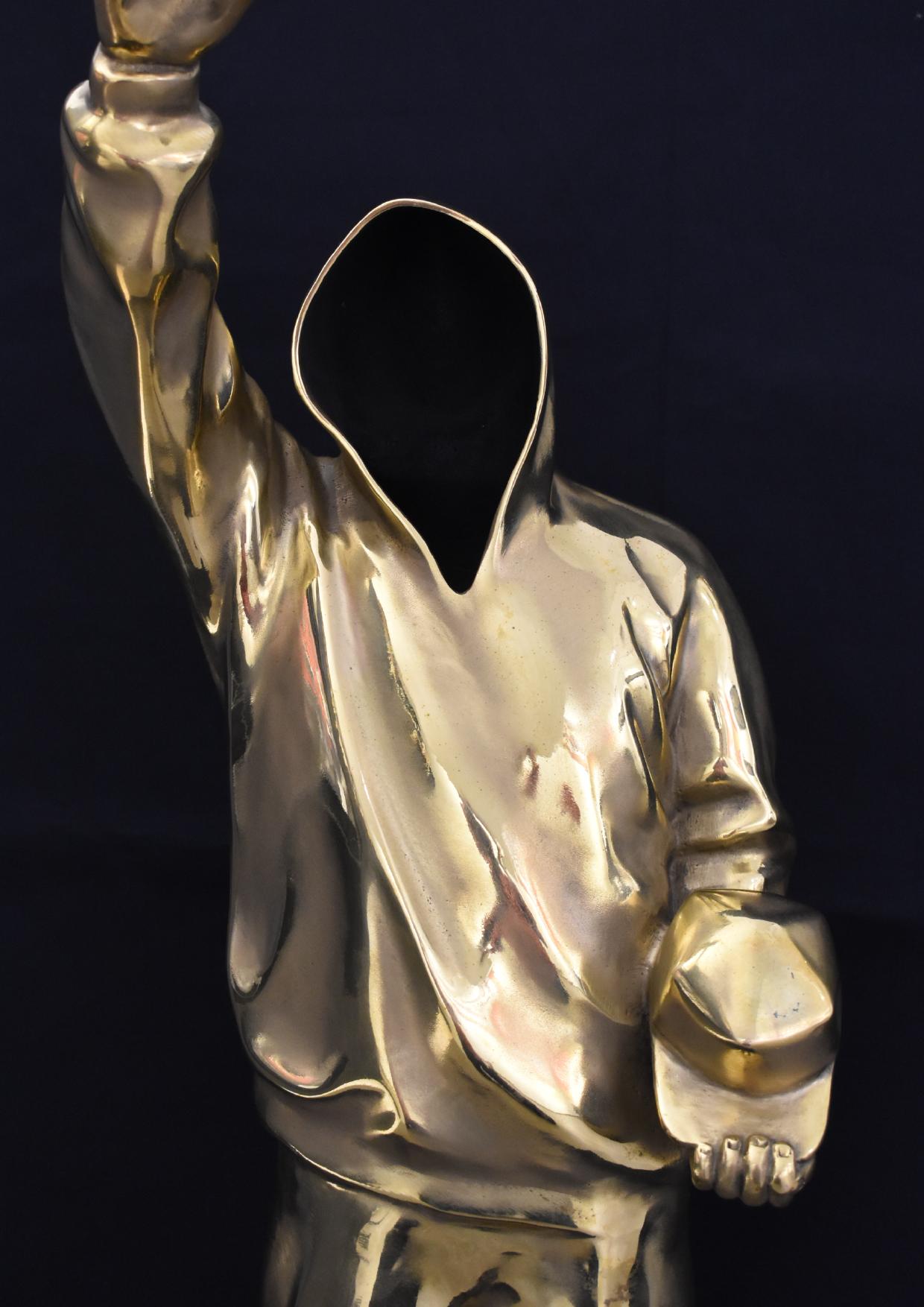 Scultura di figura in bronzo dorato in stile Hip-hop Pop Hoodie. Edizione limitata - Sculpture di Huang Yulong