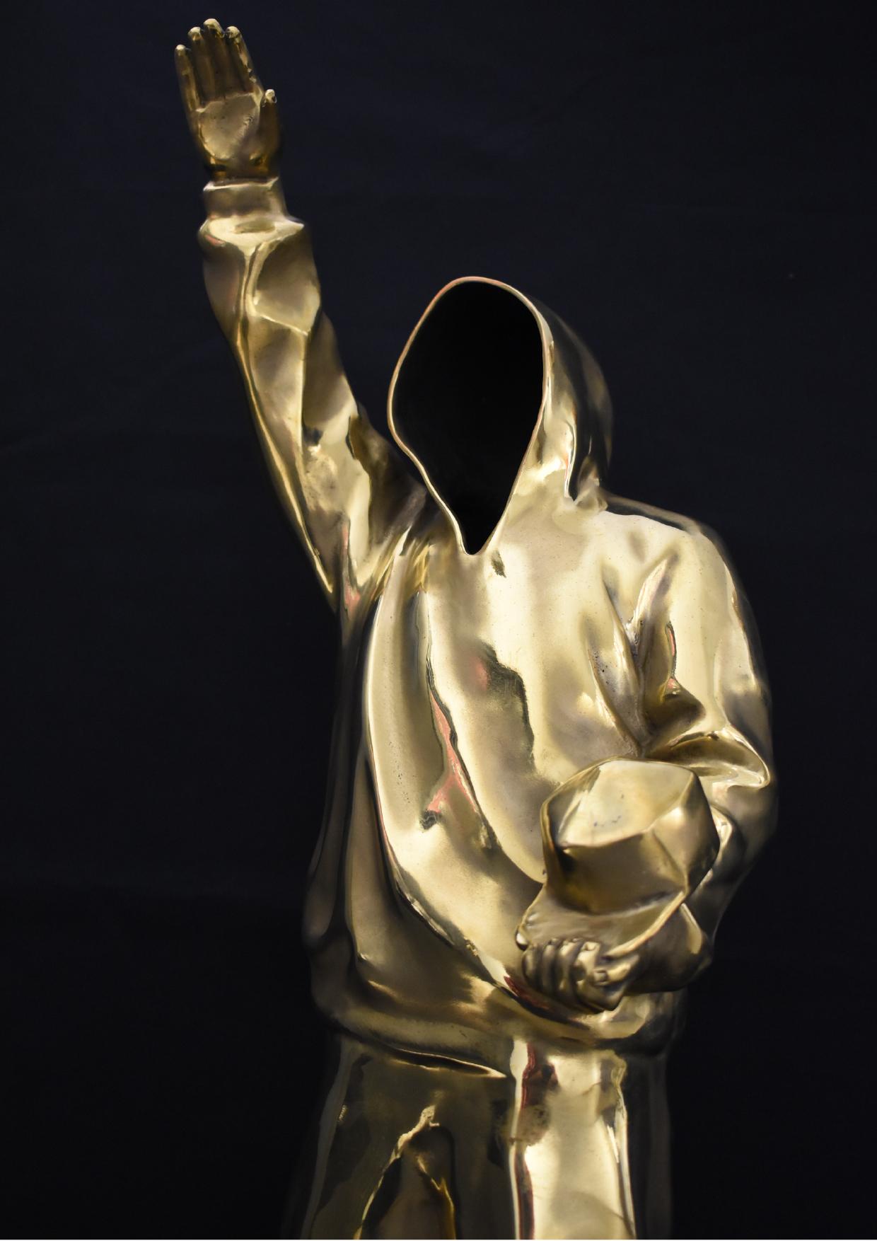 Scultura di figura in bronzo dorato in stile Hip-hop Pop Hoodie. Edizione limitata - Still-Life Sculpture Oro di Huang Yulong