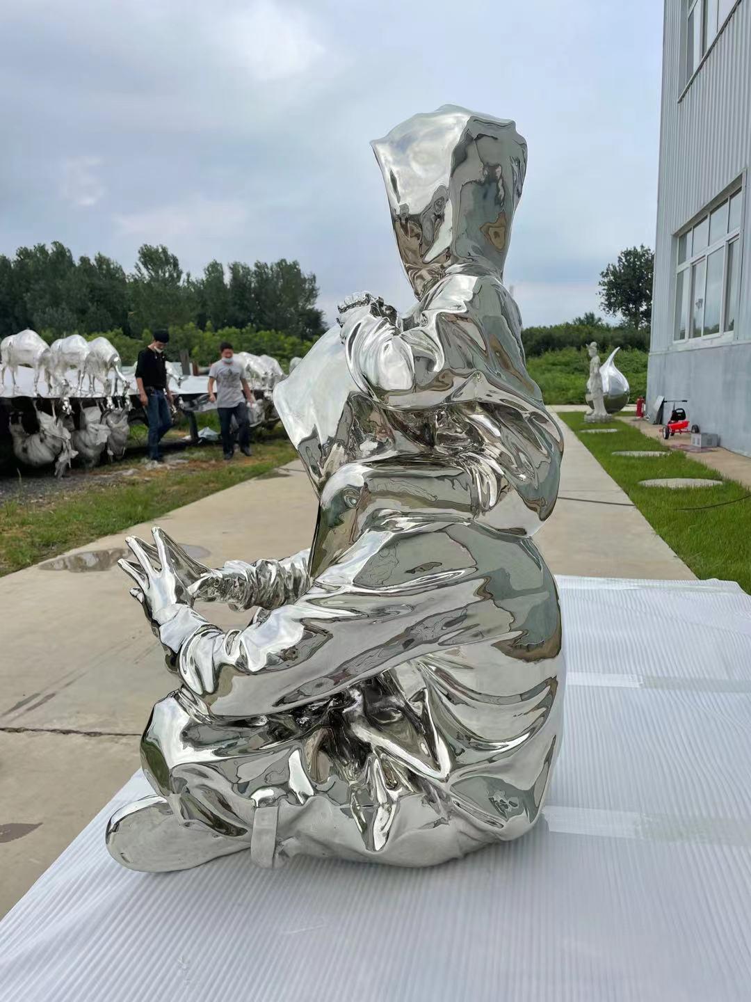 „Hulu“ Metallskulptur 37