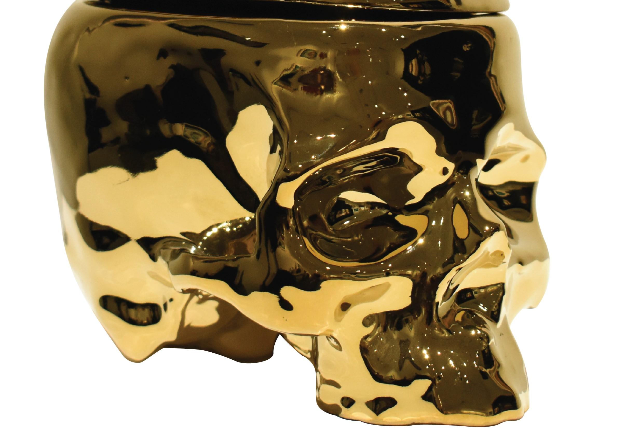 Porzellanskulptur mit Totenkopfform in Goldfarbe, abnehmbarer Deckel im Angebot 4