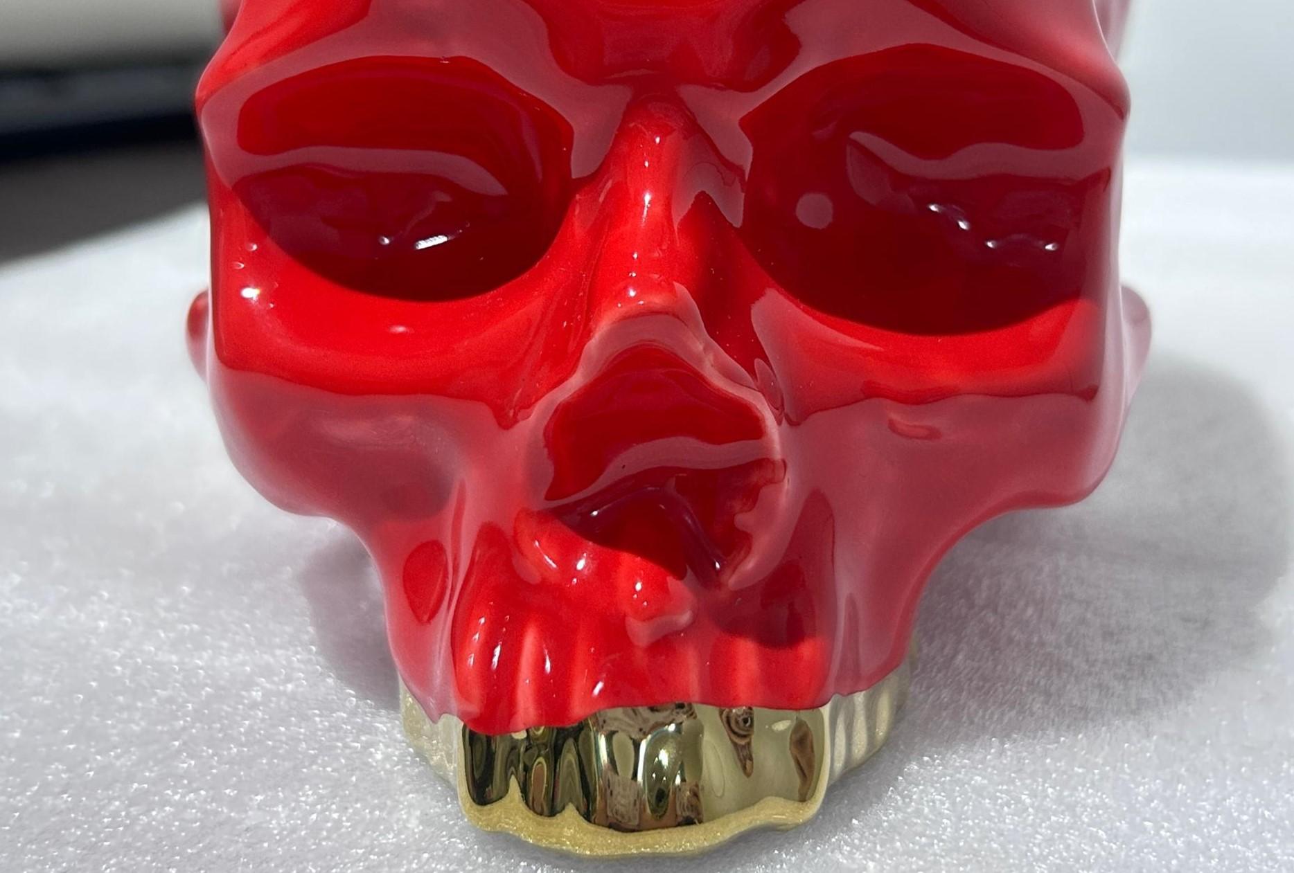 Porzellan-Skulptur in Totenkopfform in Rot und Gold, abnehmbarer Deckel im Angebot 4