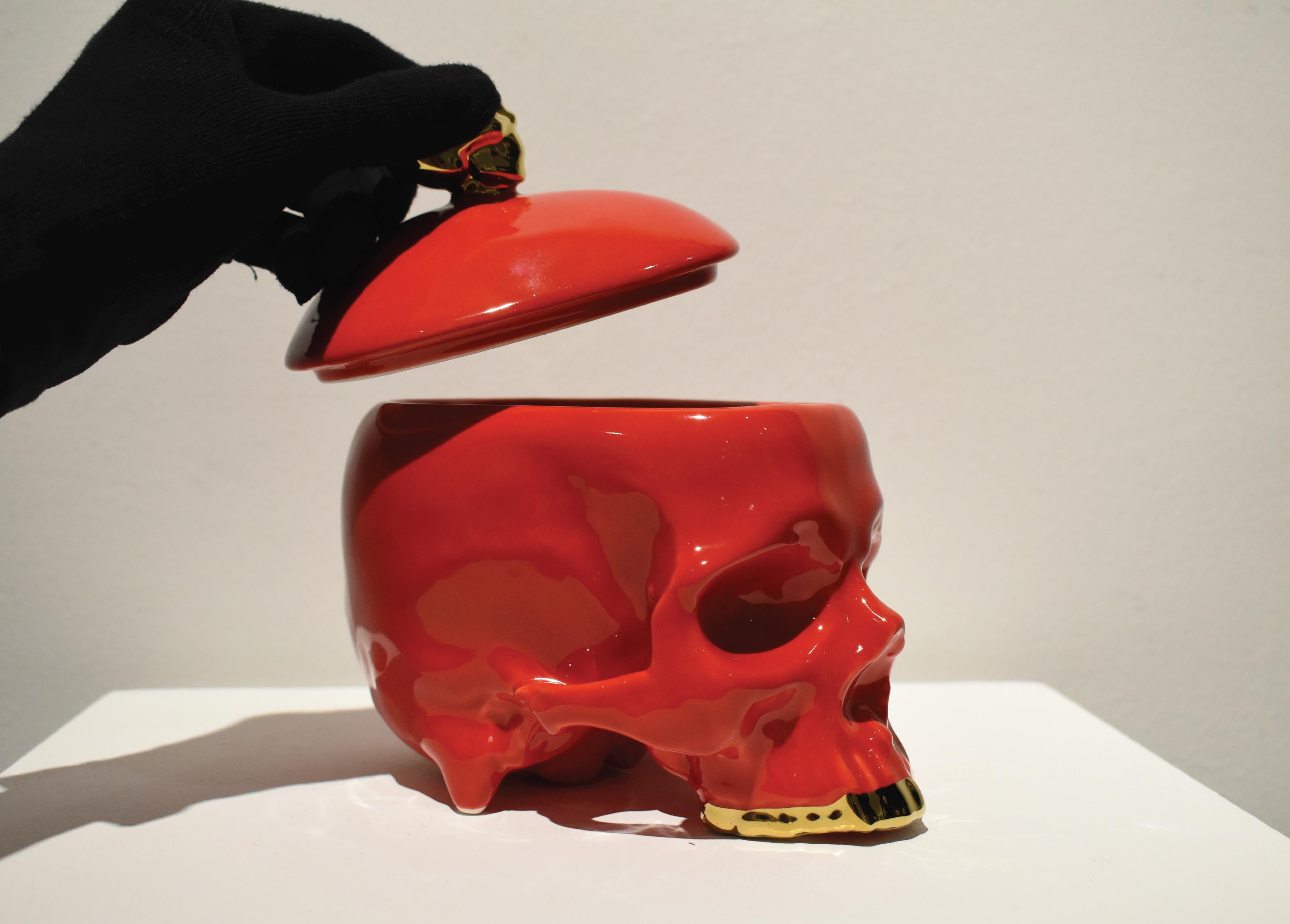 Porzellan-Skulptur in Totenkopfform in Rot und Gold, abnehmbarer Deckel im Angebot 5
