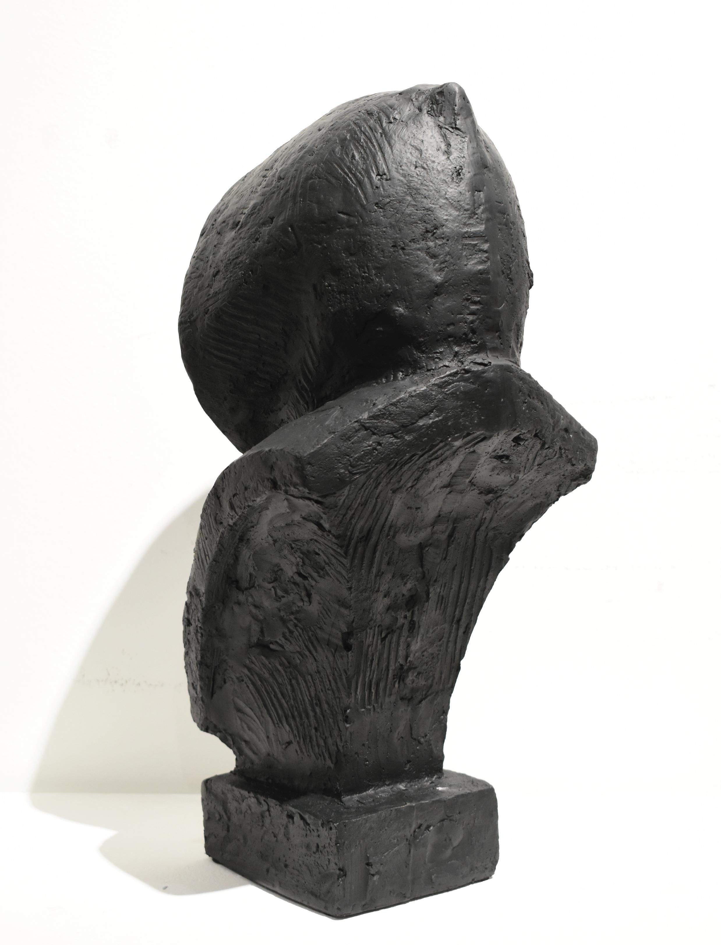 Wise Man伏尔泰 ( Edition of 999 )

“I put all my emotions into the guy wearing a sweater. In order to emphasise the personality of my art, I did not add any facial features. Instead, I present the personality and strength through the posture and body