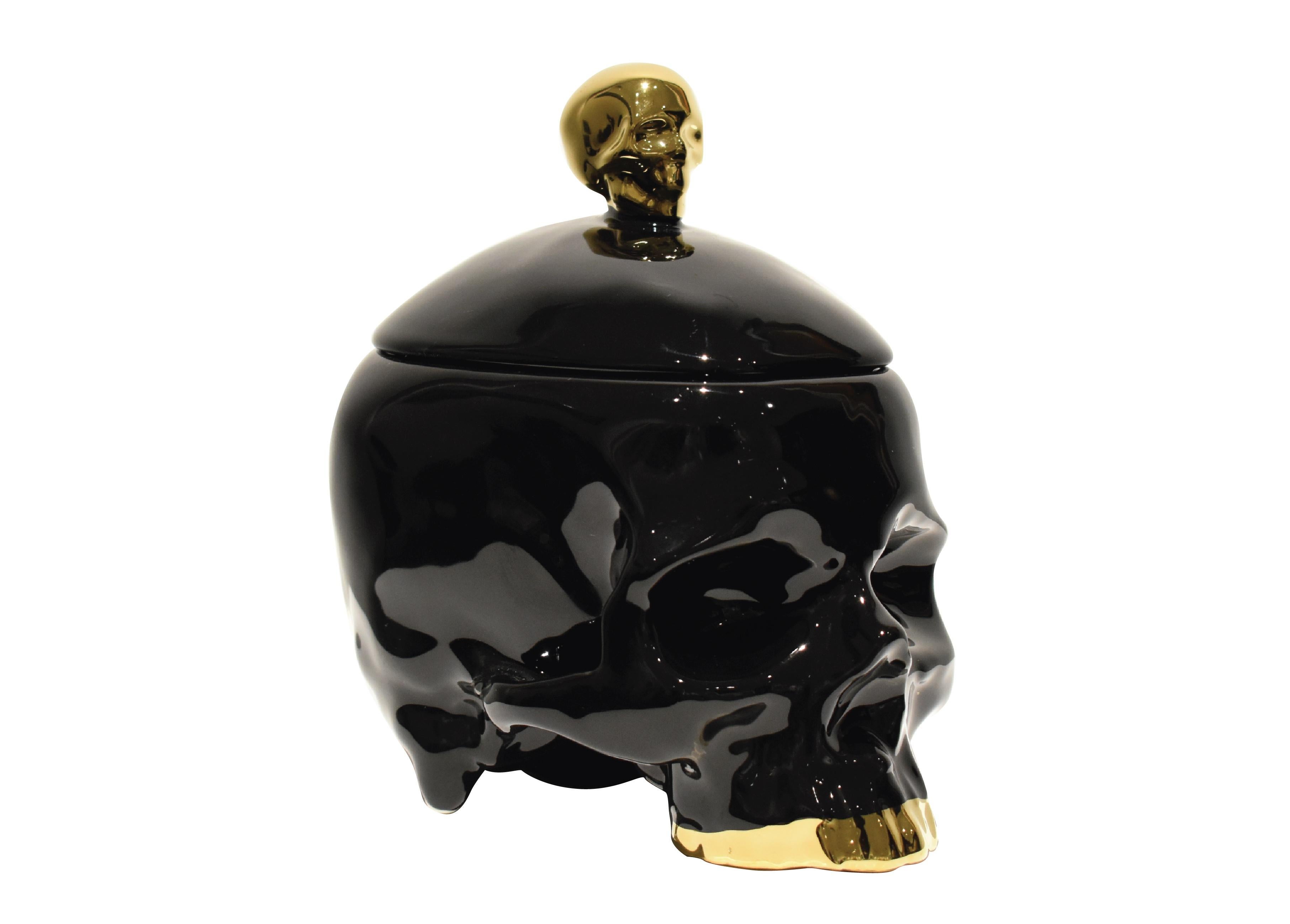 Porzellan-Skulptur mit Totenkopf in Schwarz und Gold, abnehmbarer Deckel