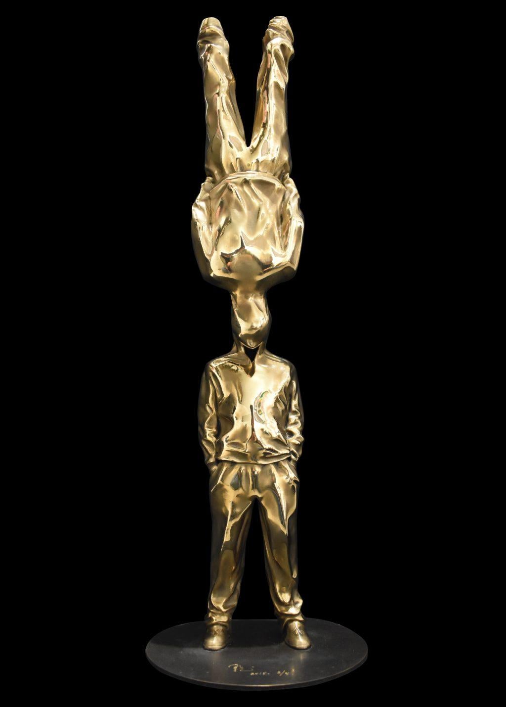 „Up Side Down“ Bronzeskulptur Auflage 3/8 von Huang Yulong im Angebot 1