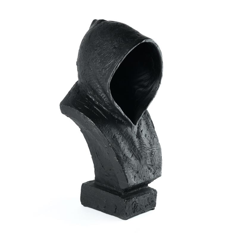 "Voltaire" Escultura de resina 18" x 8" x 7" Edición de 999 por Huang Yulong

Medio: Resina

Voltaire/伏尔泰
Esta escultura de cabeza de sudadera se escribió en silencio. Cuando cerraba los ojos y pensaba en hacer una cabeza de escultura, todas las