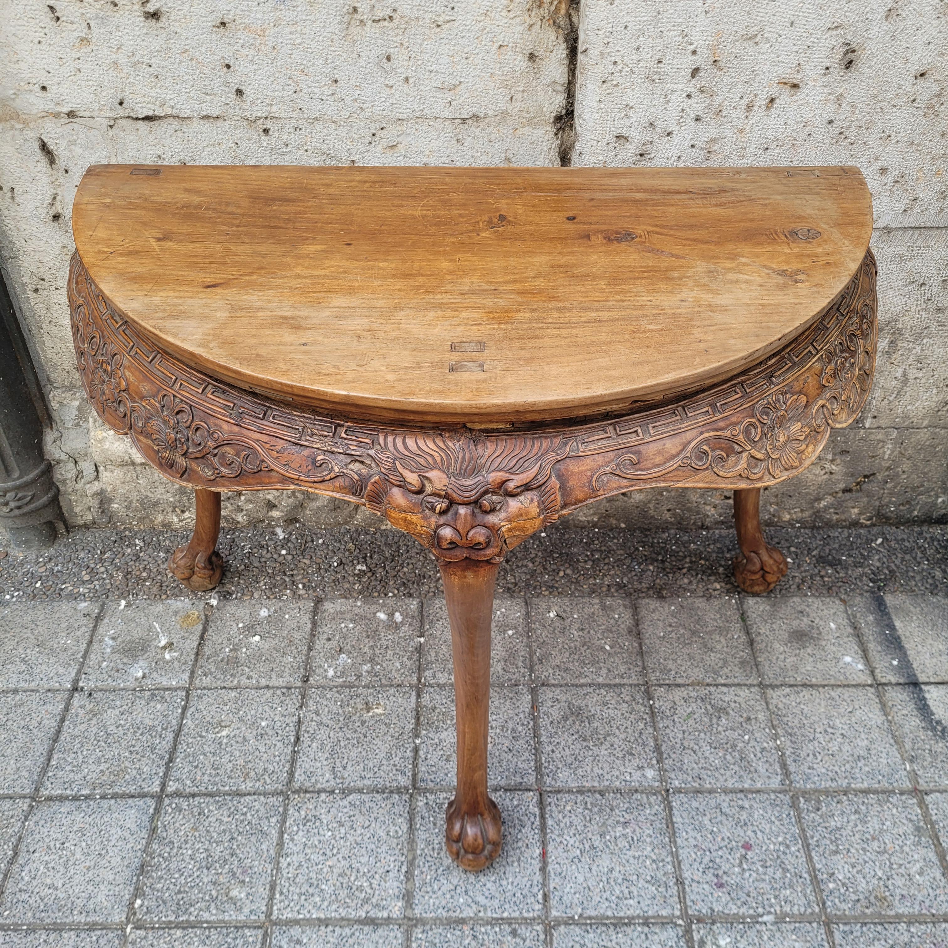 Huanghuali Demilune Table, Yueyazhuo. (Spätes 18. Jahrhundert) im Angebot