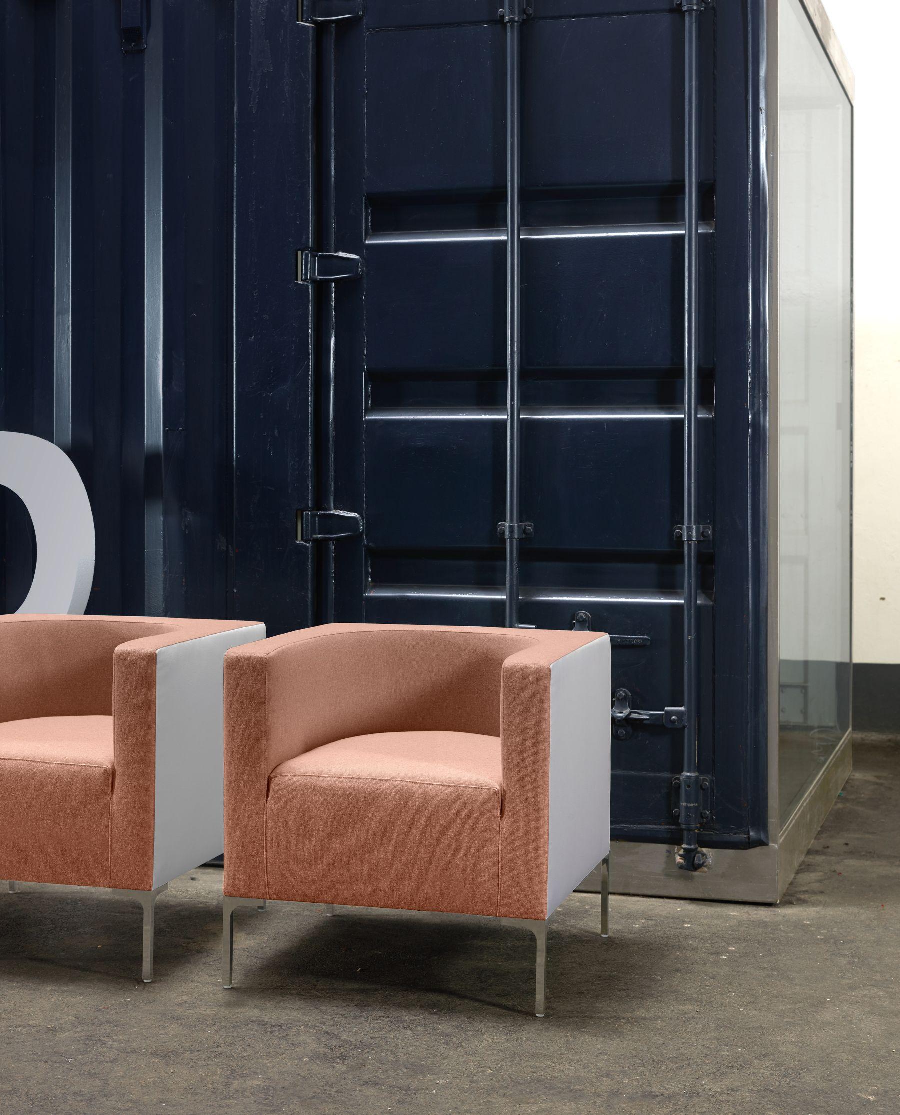Chaise longue Hub en acier inoxydable et tapisserie d'ameublement avec accoudoirs par Quinti Sedute
Dimensions : D 70 x L 70 x H 72 cm.
MATERIAL : Acier inoxydable, bois et rembourrage.

Disponible en différentes finitions, tailles et options de