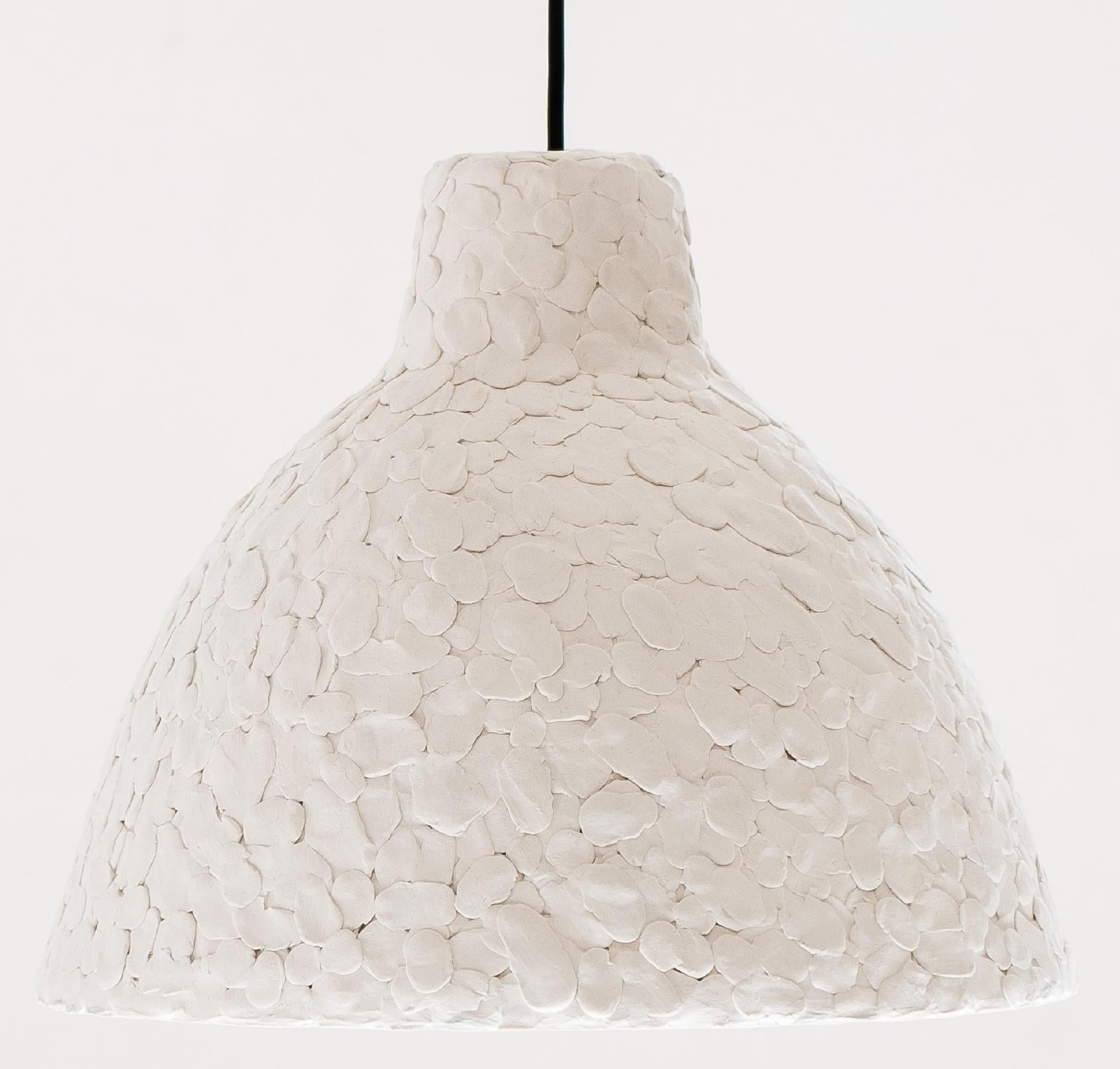 The art of chewing gum! Sculpted black pendant lamp with creamy white interior giving a pleasant light. The quintessential lamp shape with a truly personal and lively surface. 

Thin glass fiber reinforced composite plaster lamp shade, E26/E27