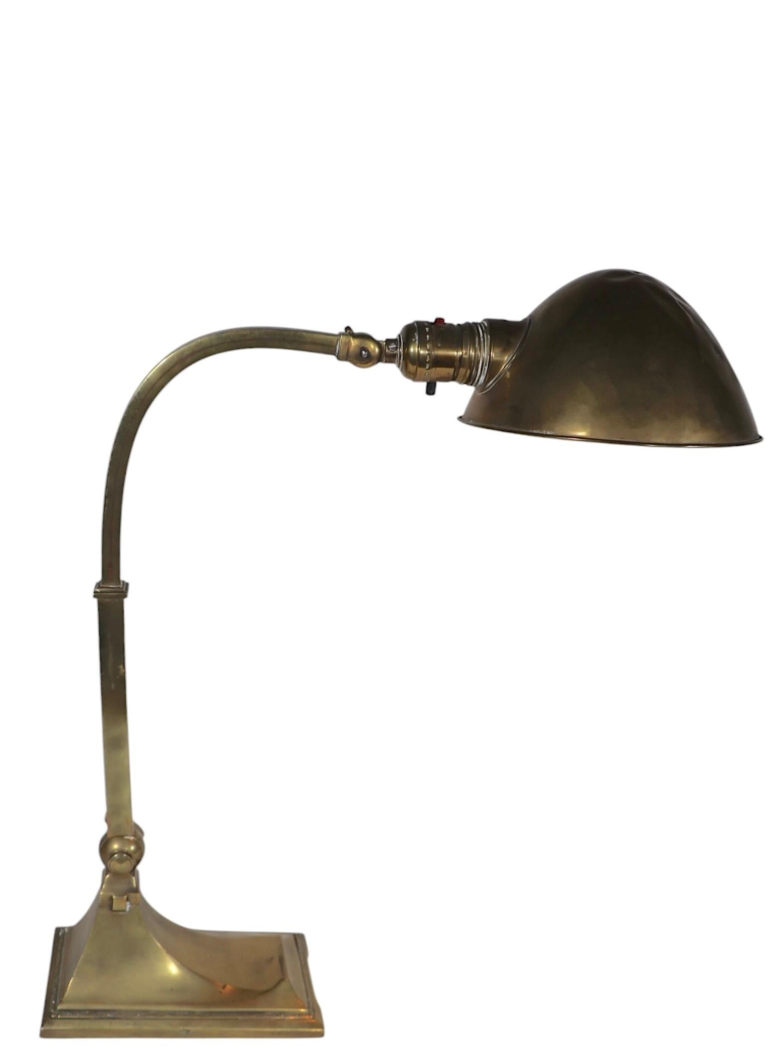 Hubbell Angle Poise-Schreibtischlampe aus Messing im Angebot 8