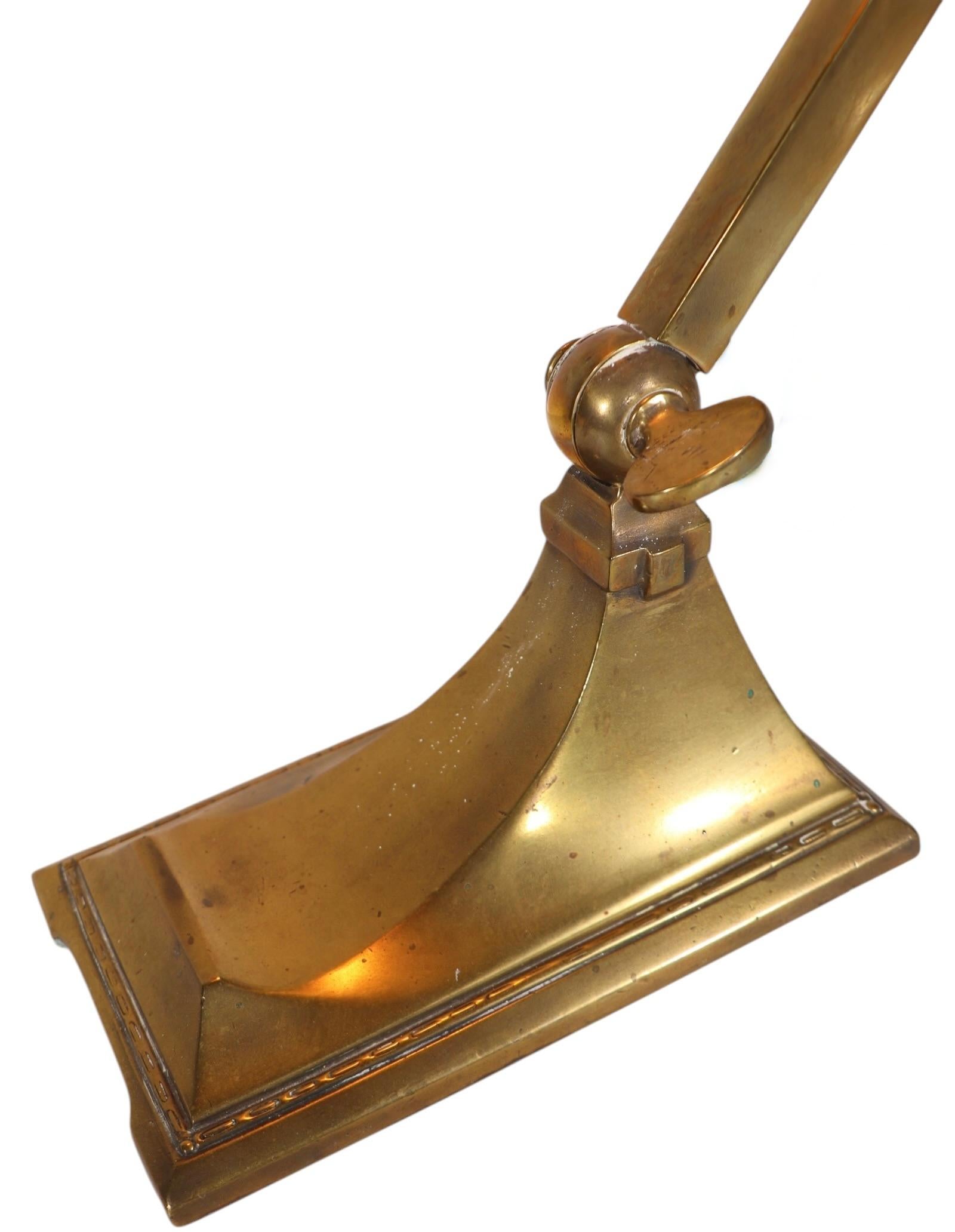Hubbell Angle Poise-Schreibtischlampe aus Messing im Angebot 9