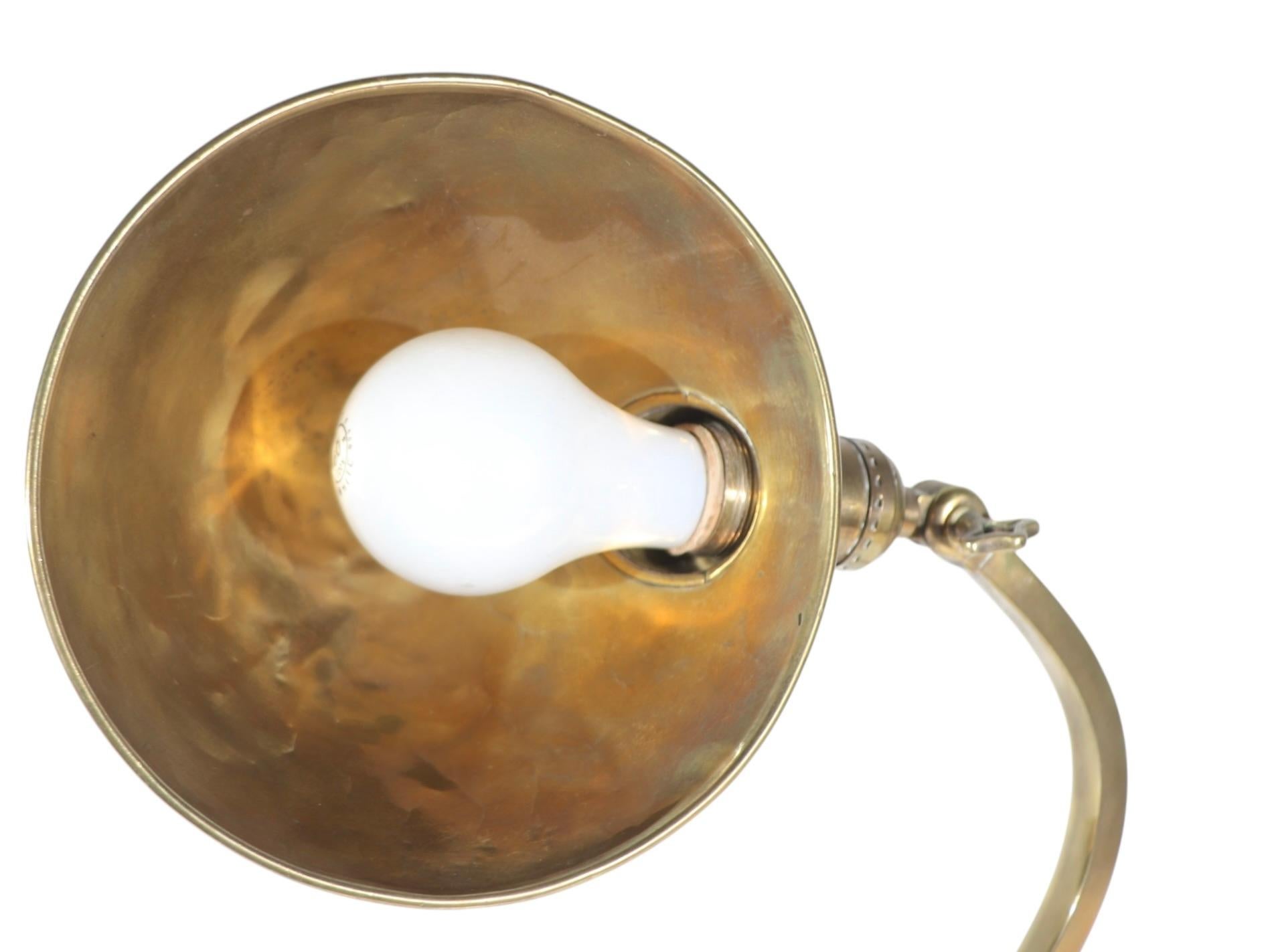Hubbell Angle Poise-Schreibtischlampe aus Messing im Angebot 10