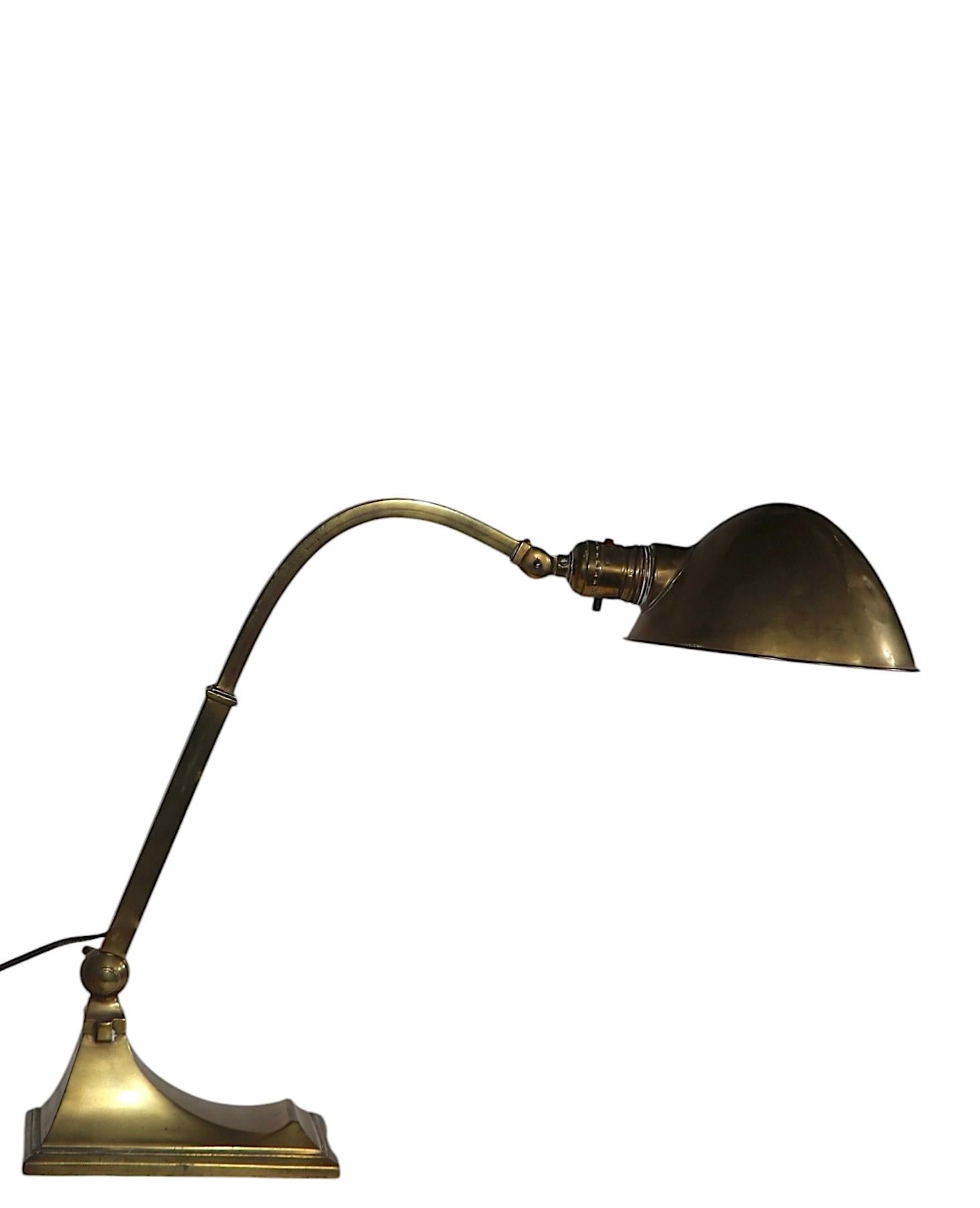 Hubbell Angle Poise-Schreibtischlampe aus Messing im Angebot 1