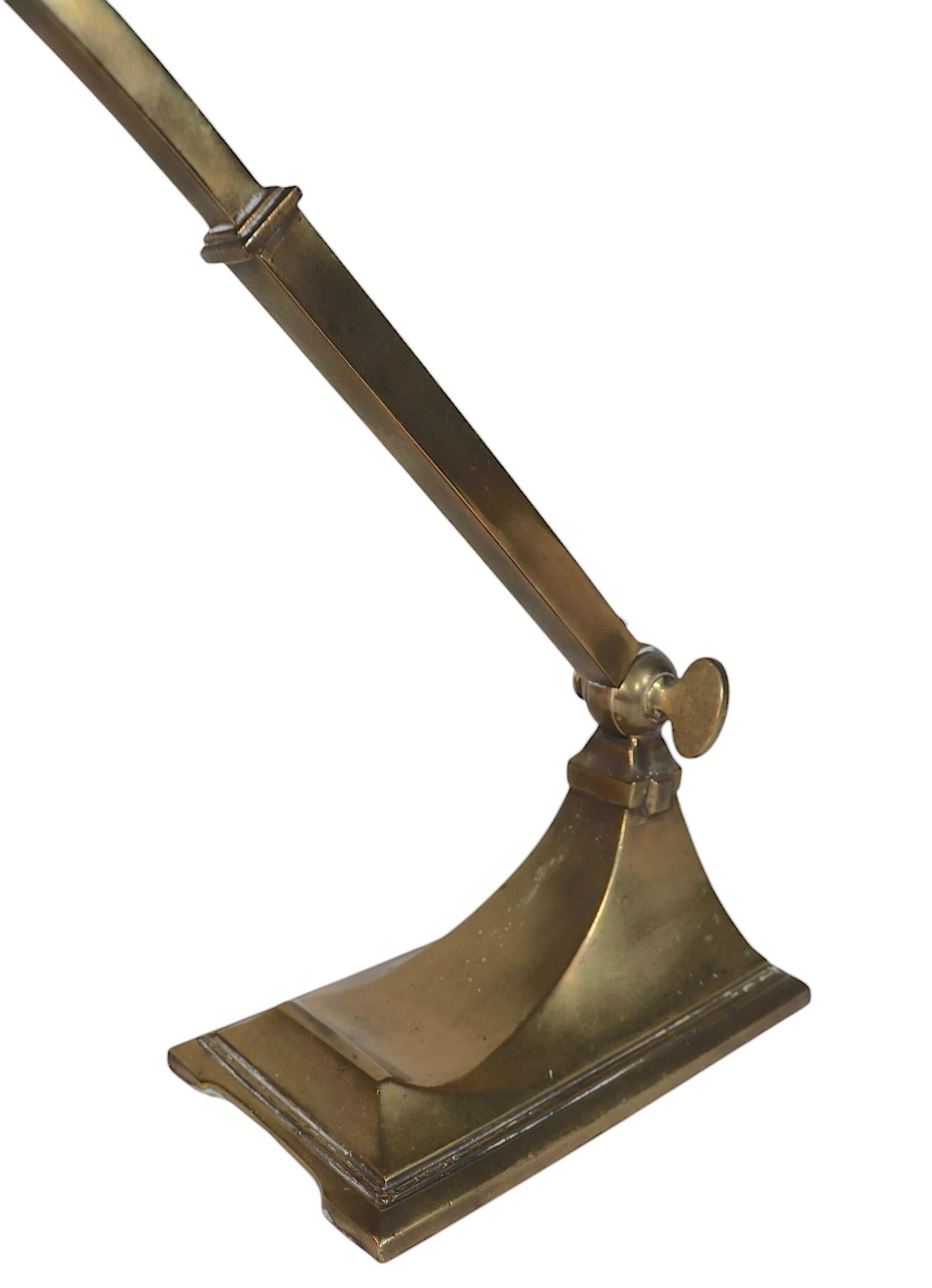 Hubbell Angle Poise-Schreibtischlampe aus Messing im Angebot 2